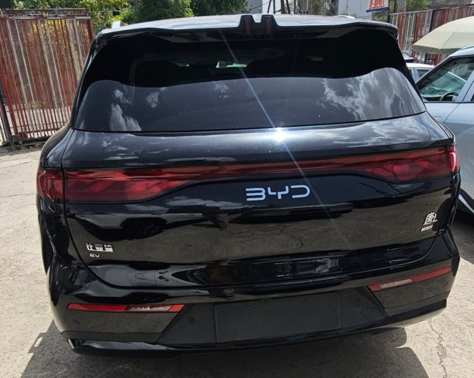 2025 BYD Tang — photo 3
