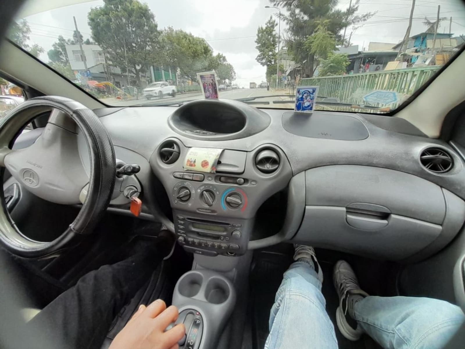 2001 Toyota Vitz — photo 3