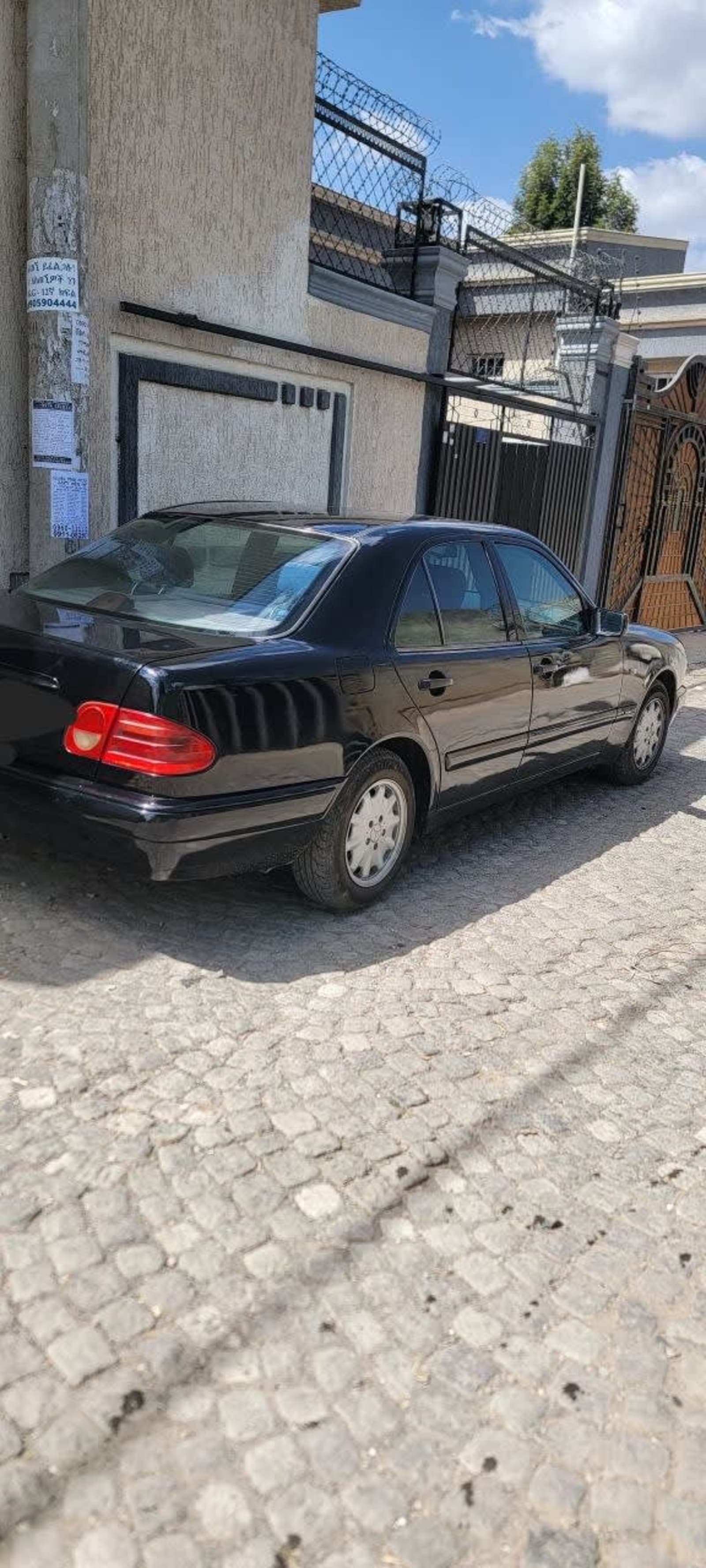 1997 Mercedes Smiling — photo 4