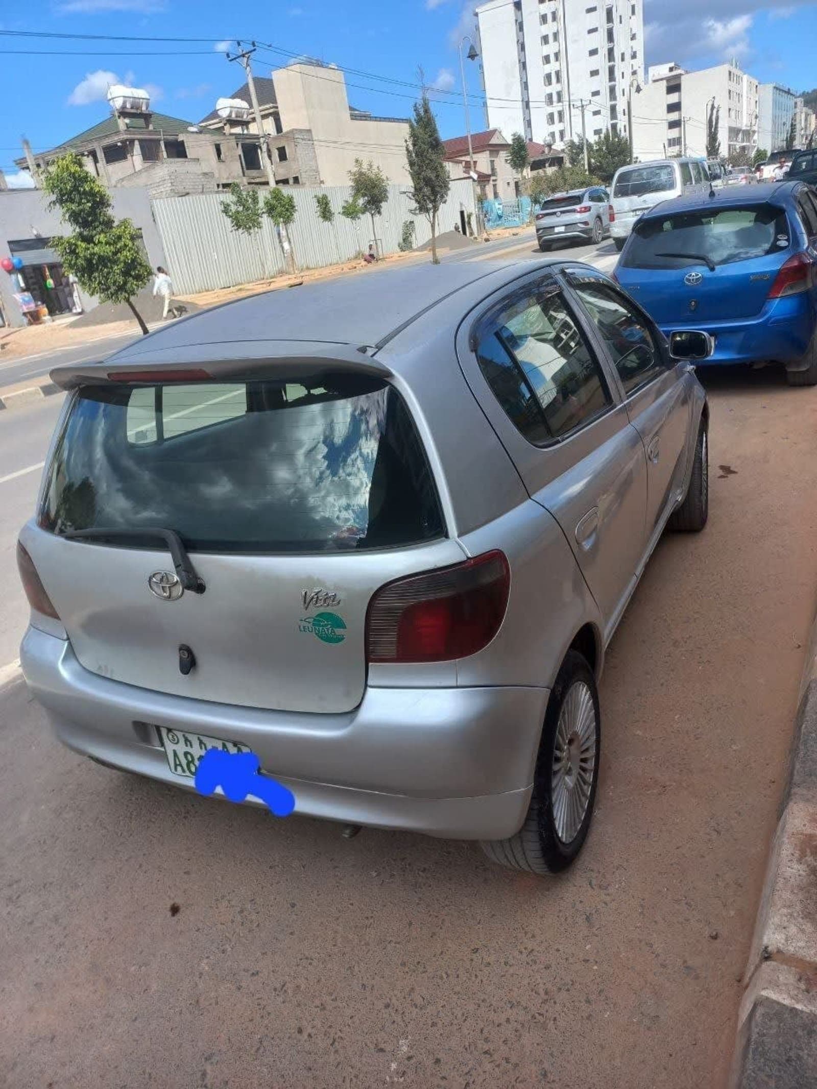 2002 Toyota Vitz — photo 2