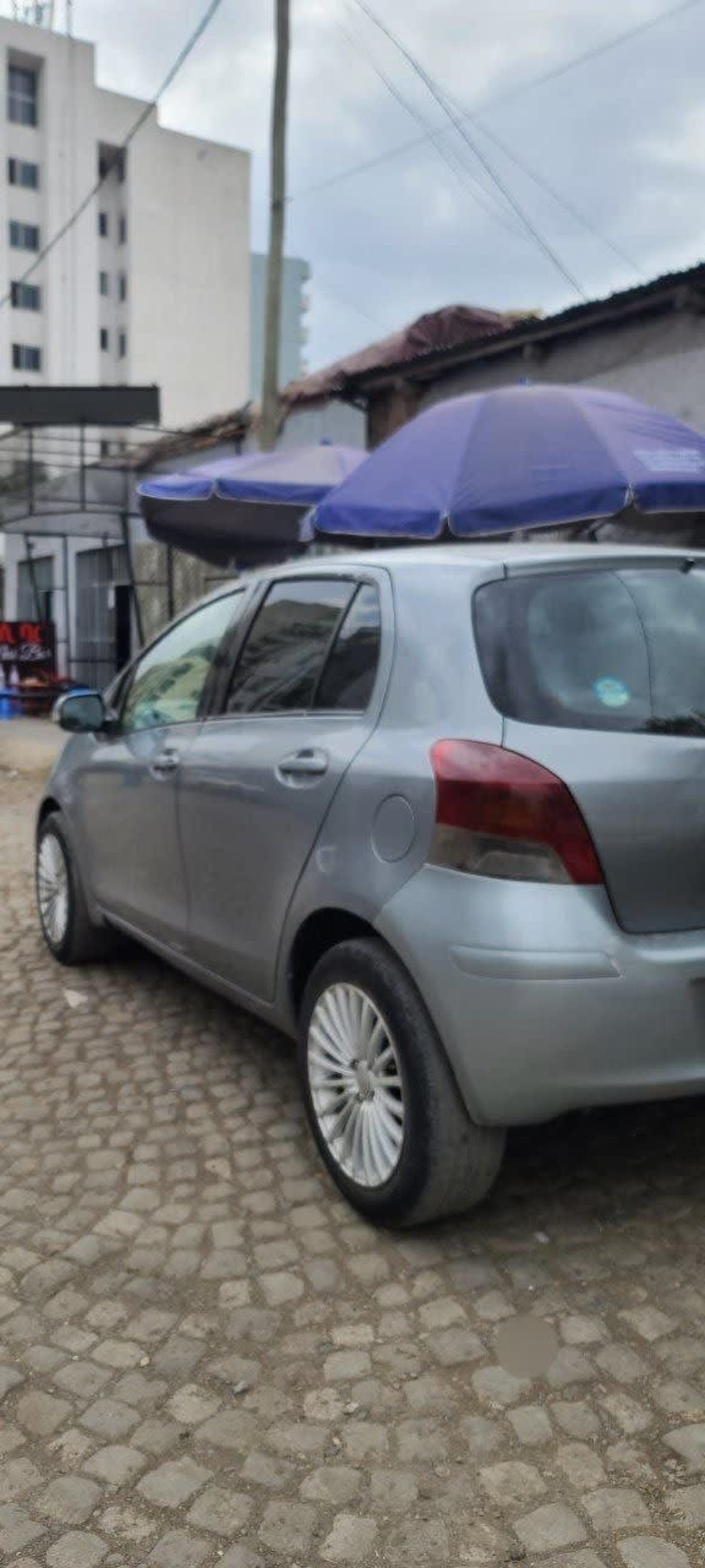 2010 Toyota Yaris Compact — photo 6