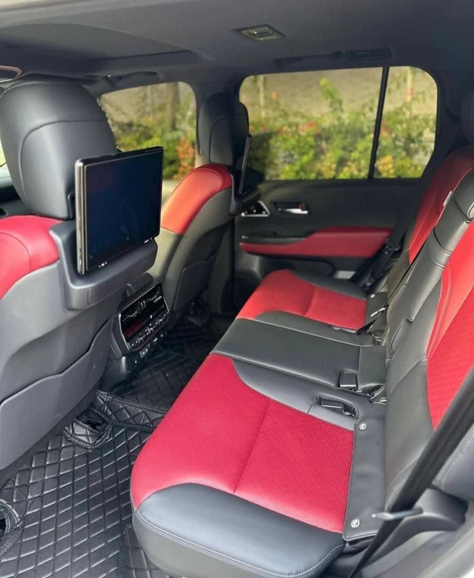 2022 Toyota Land Cruiser VXR — photo 3