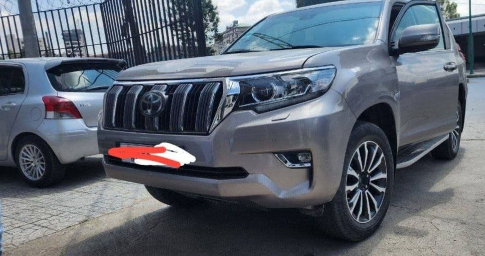 2021 Toyota Land Cruiser Prado — photo 3