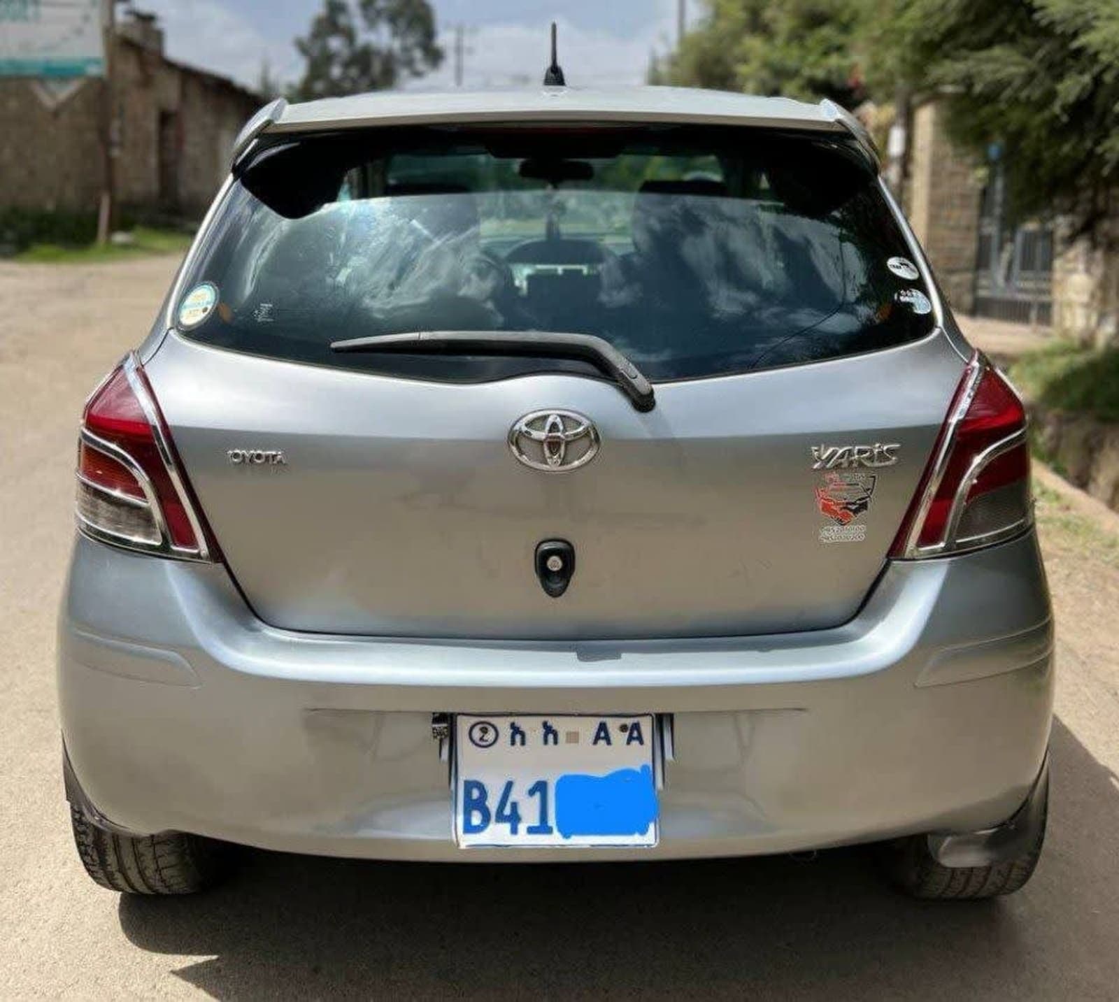 2010 Toyota Yaris Compact — photo 4