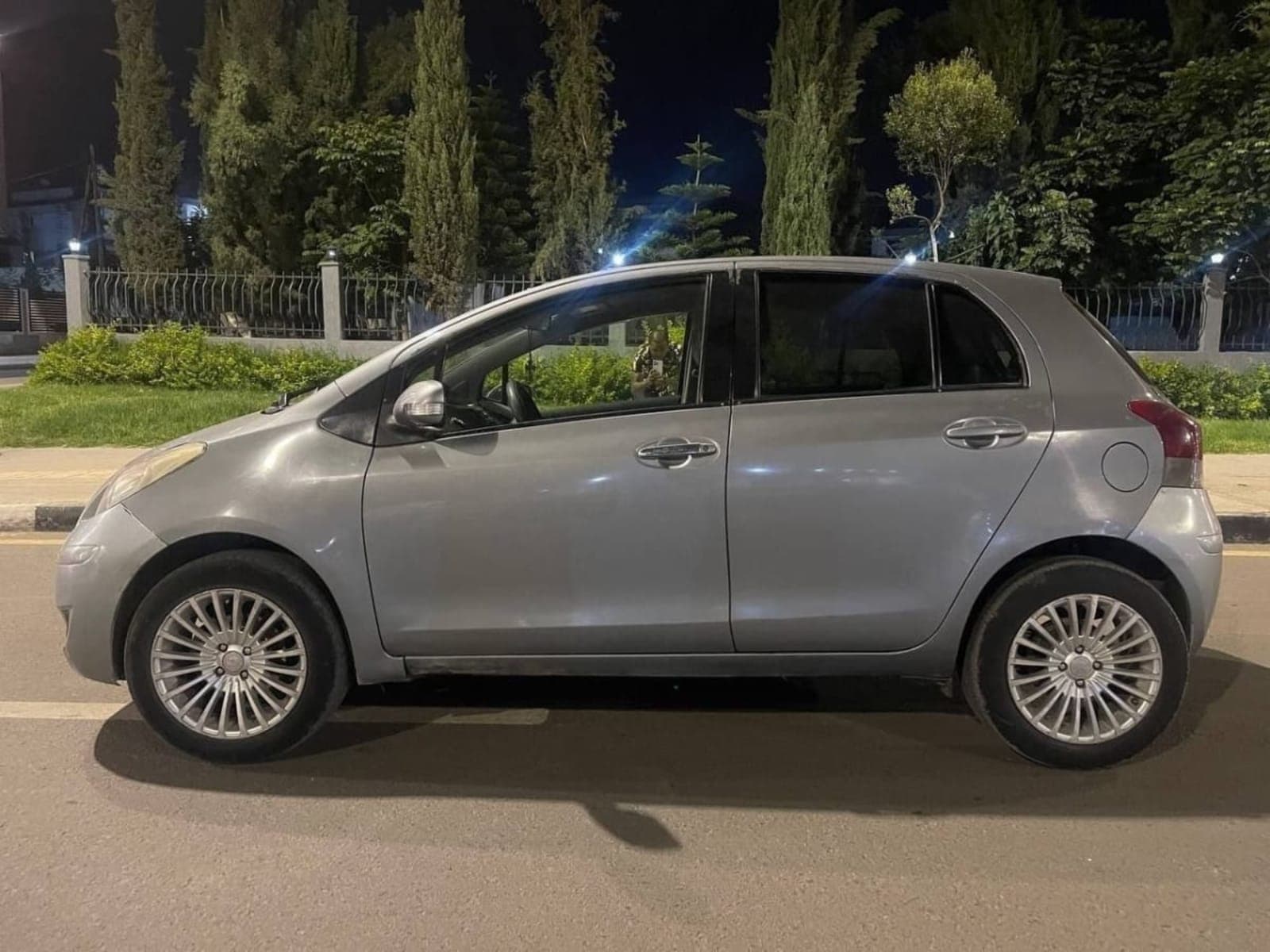 2010 Toyota Yaris Compact — photo 3
