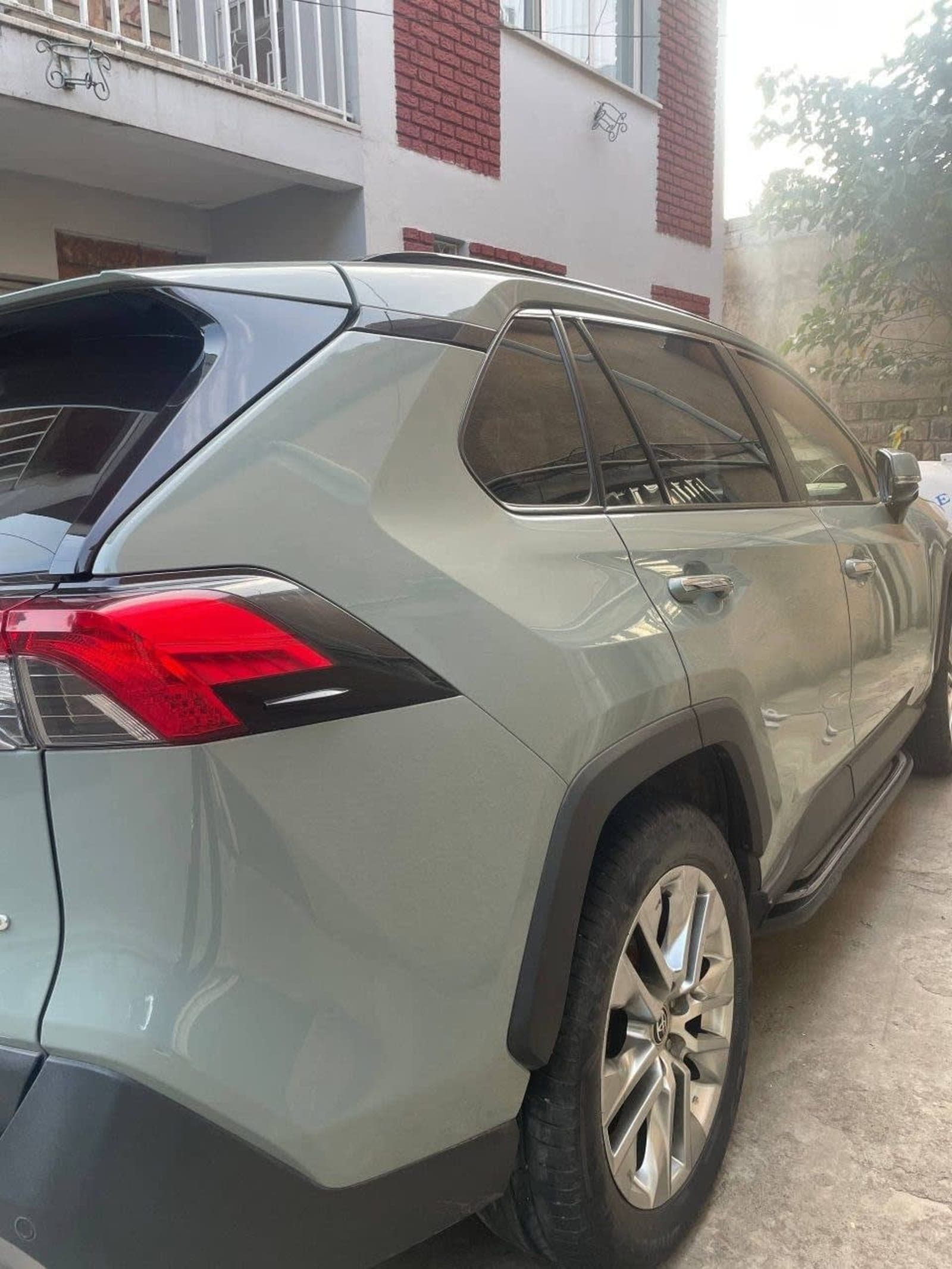 2020 Toyota RAV4 Limited — photo 2