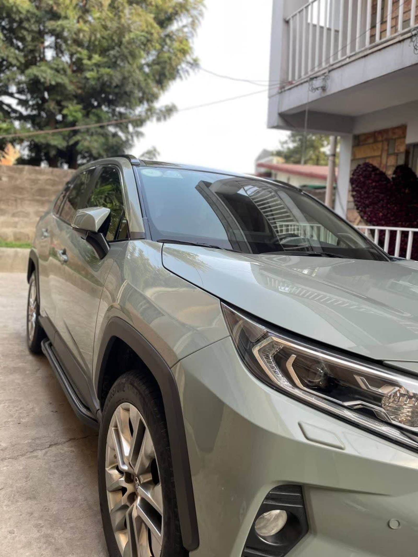 2020 Toyota RAV4 Limited — photo 3