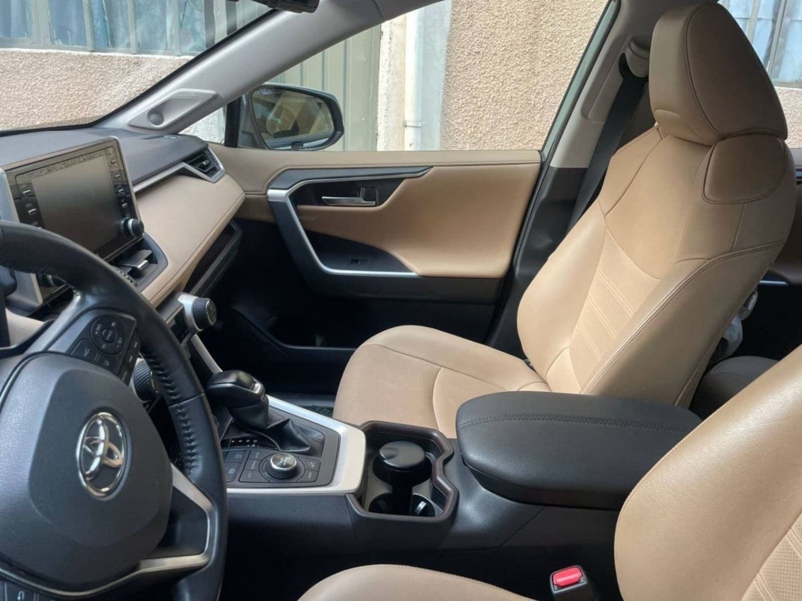 2020 Toyota RAV4 Limited — photo 5