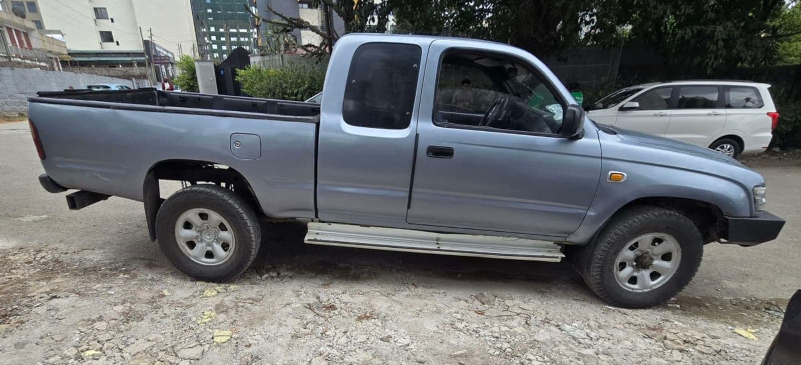 2004 Toyota Hilux harde body — photo 3