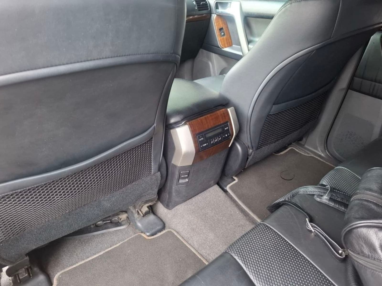 2012 Toyota Land Cruiser Prado VX — photo 3