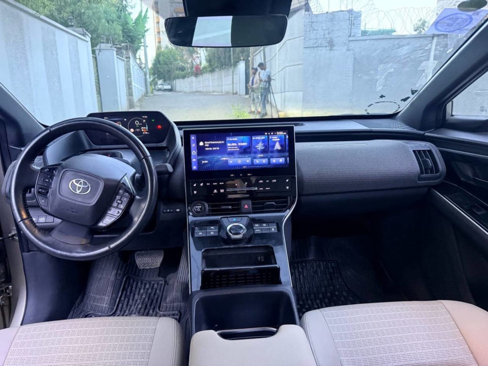 2024 Toyota BZ4X 2WD — photo 3