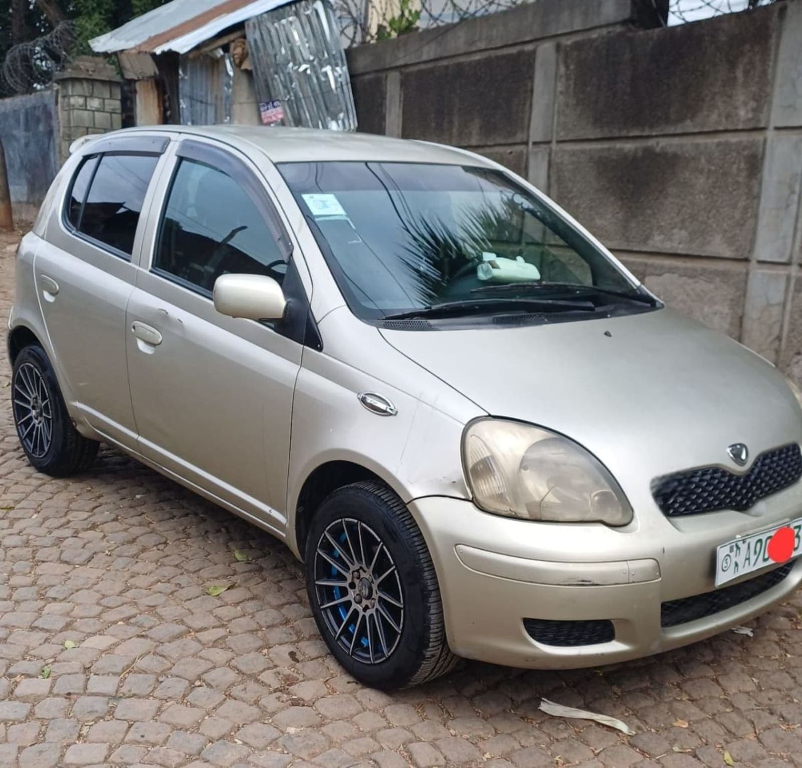 2004 Toyota Vitz