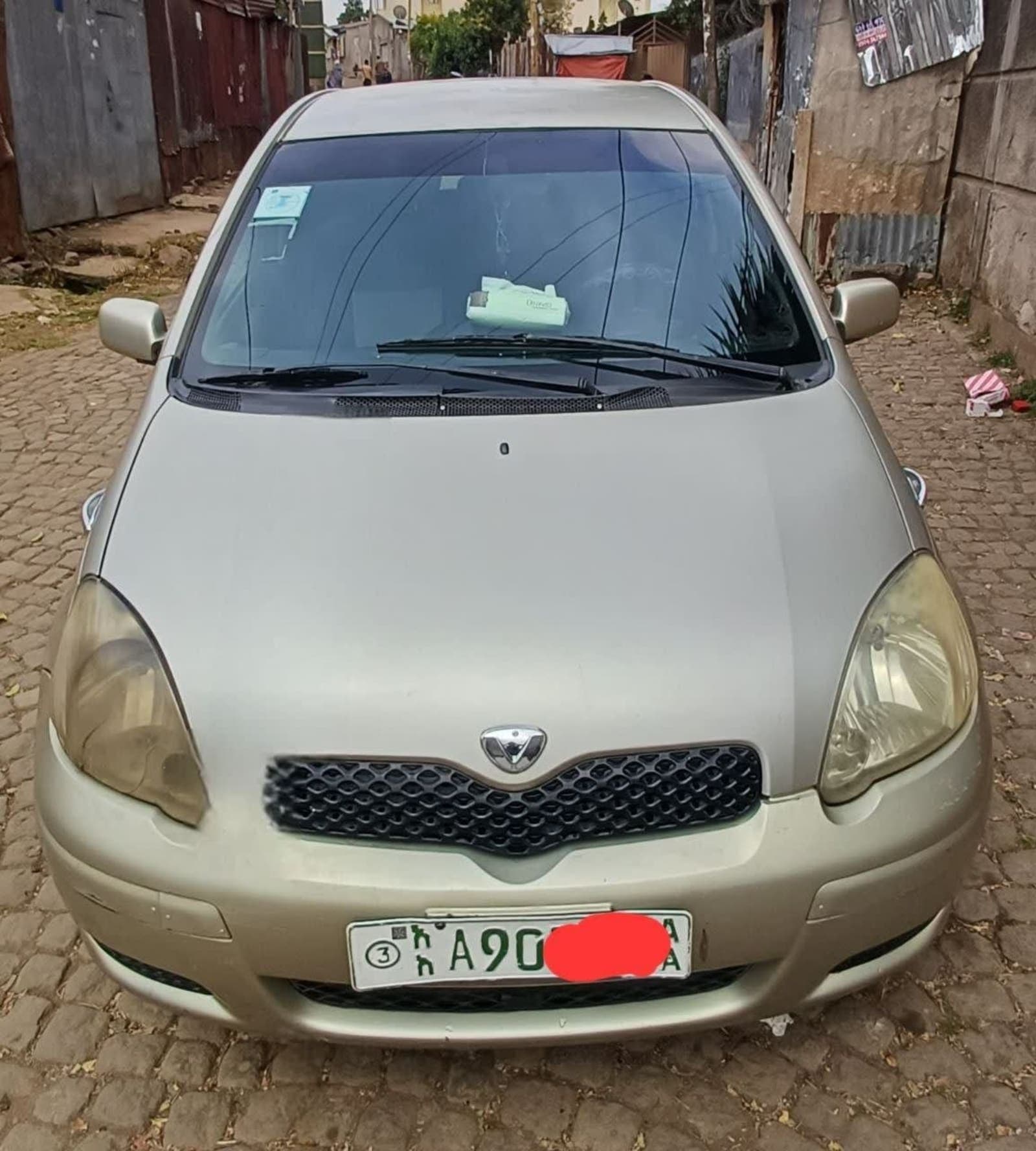 2004 Toyota Vitz — photo 6