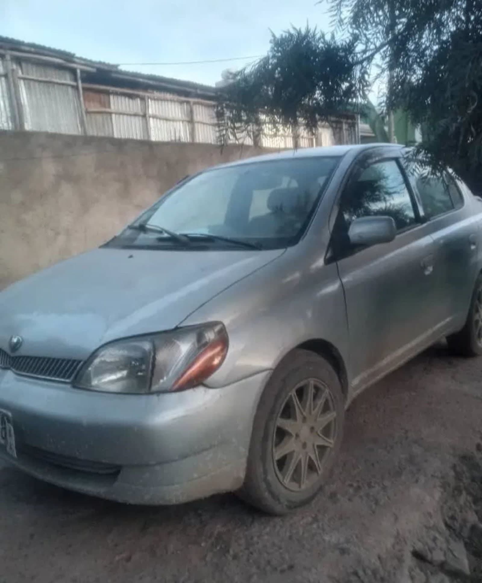 2001 Toyota Platz โ photo 3