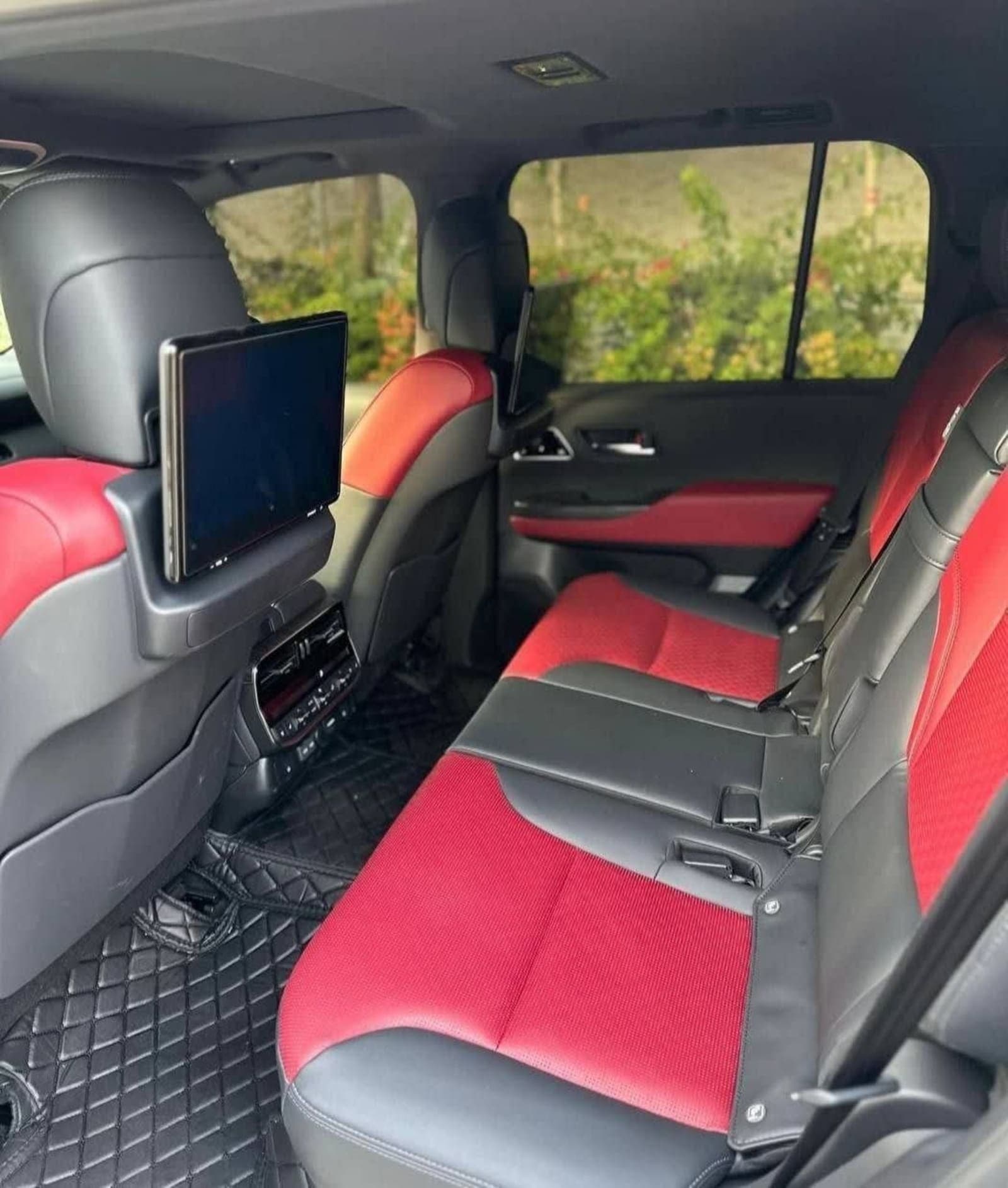 2023 Toyota Land Cruiser VX-R — photo 2