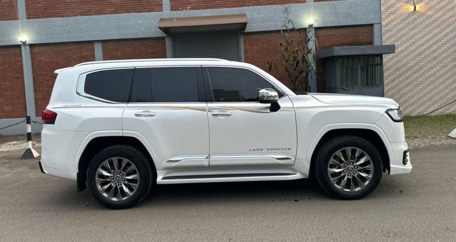 2023 Toyota Land Cruiser VX-R — photo 7