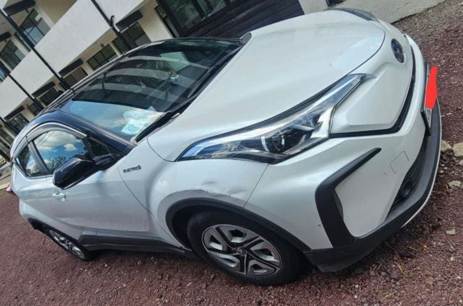 2022 Toyota C-HR EV — photo 2