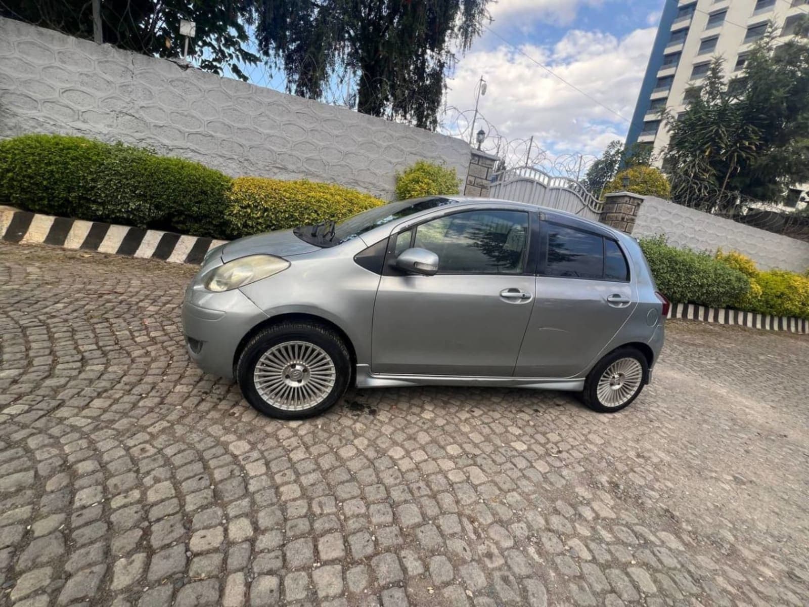 2010 Toyota Yaris Compact — photo 7