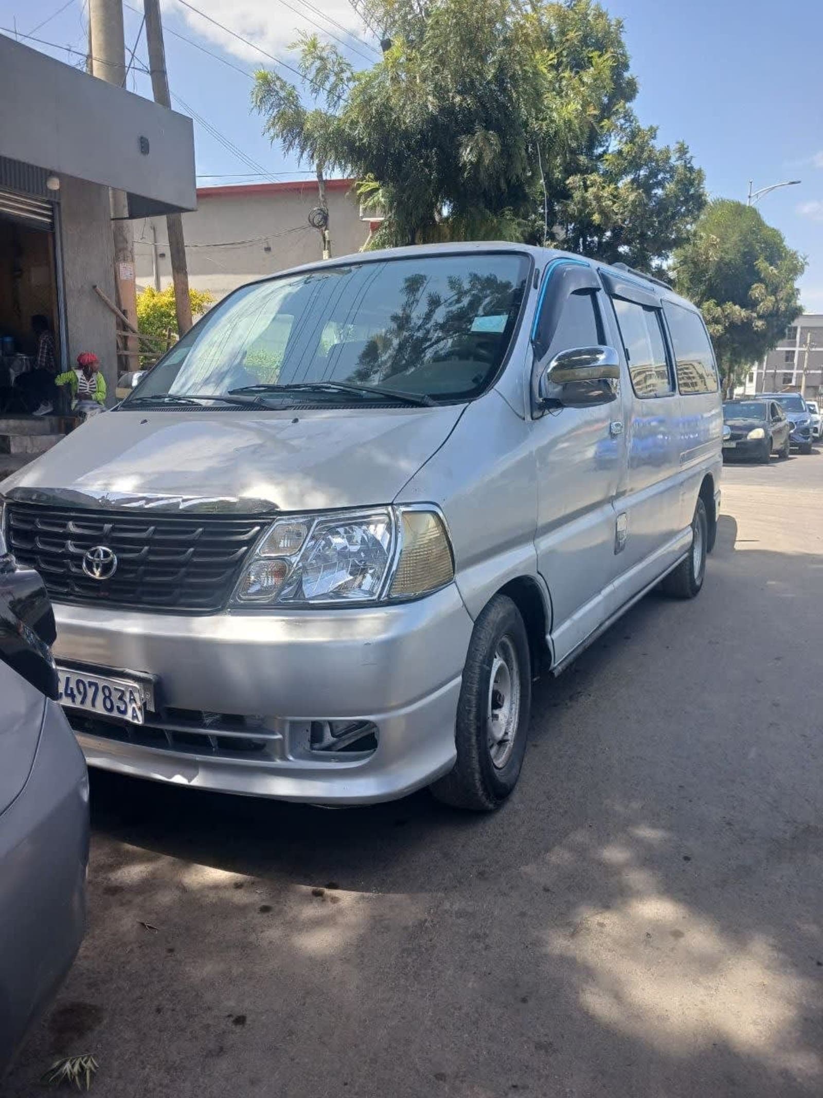 2009 Toyota Hiace Dolphin โ photo 2