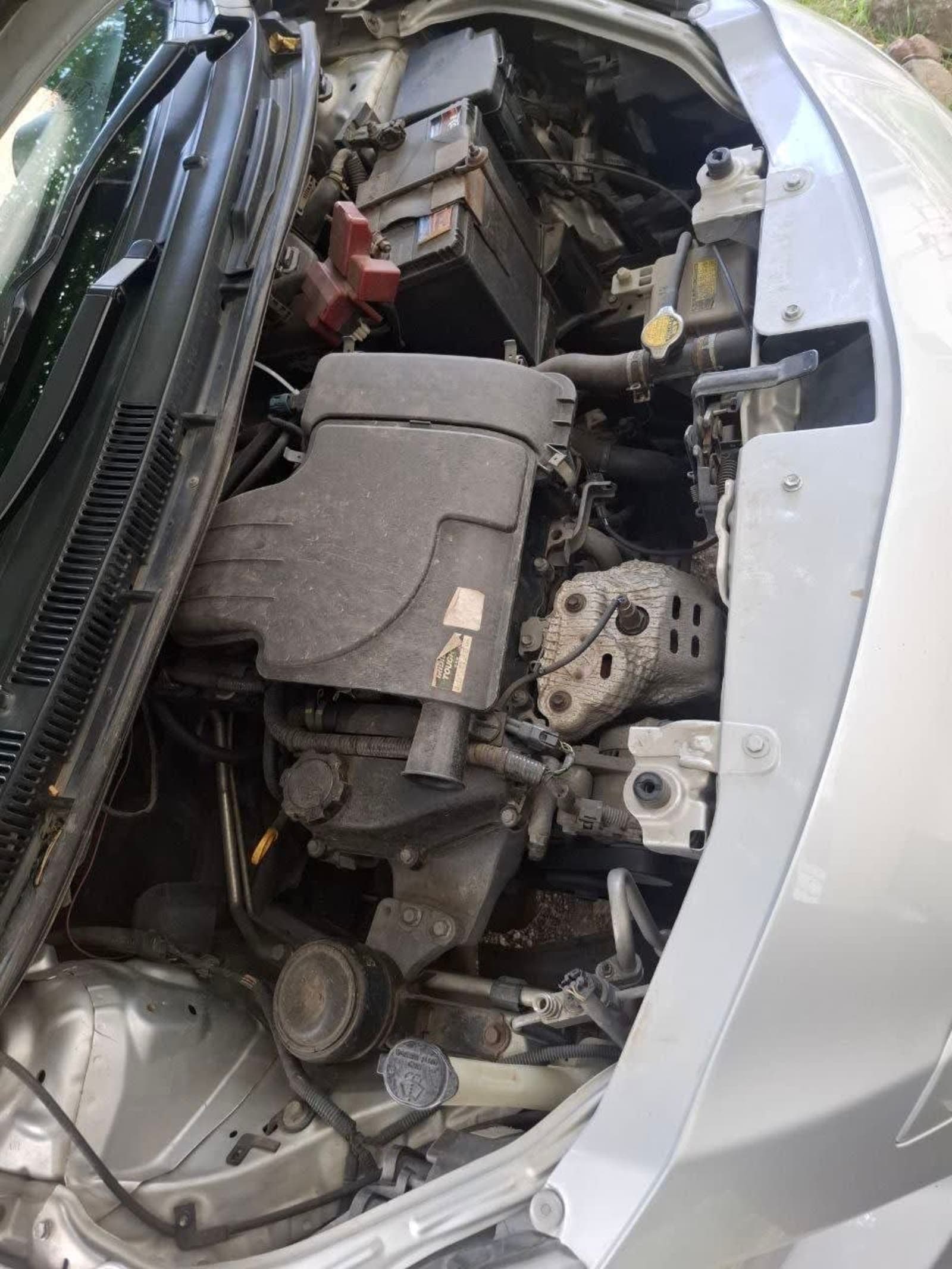 2008 Toyota Yaris Belta — photo 2
