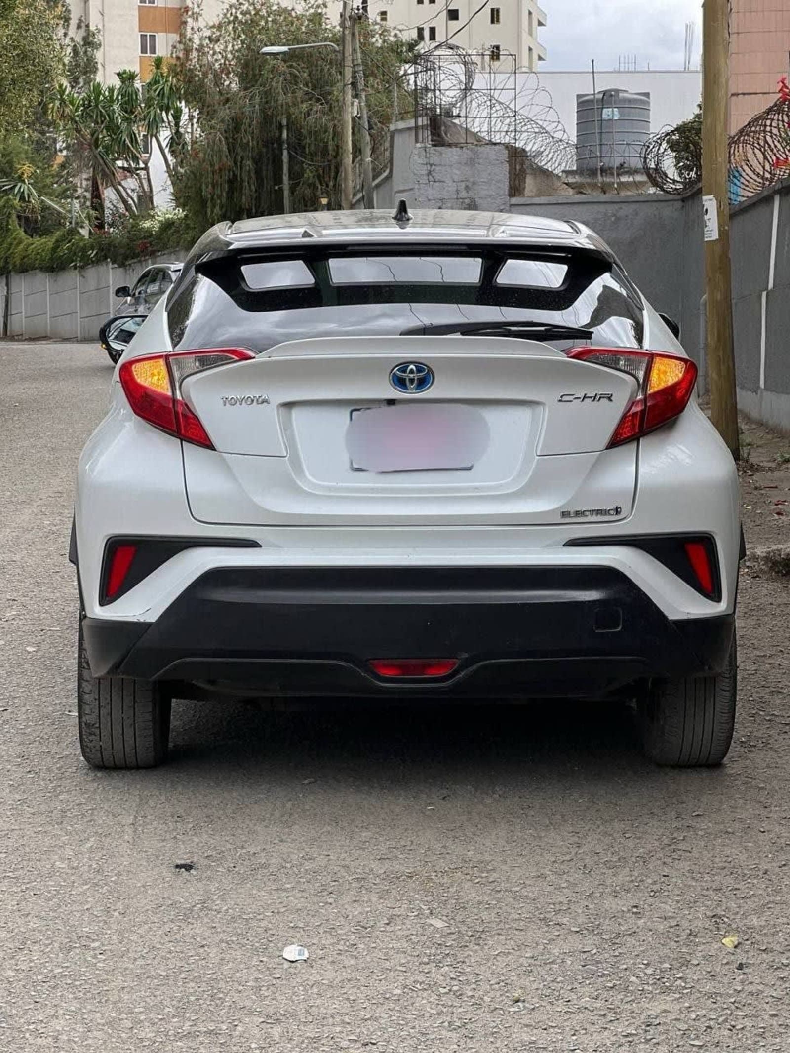 2022 Toyota C-HR EV โ photo 2