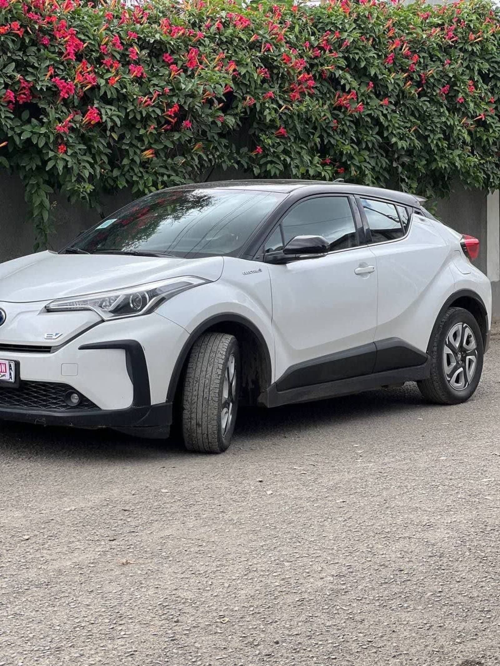 2022 Toyota C-HR EV โ photo 3