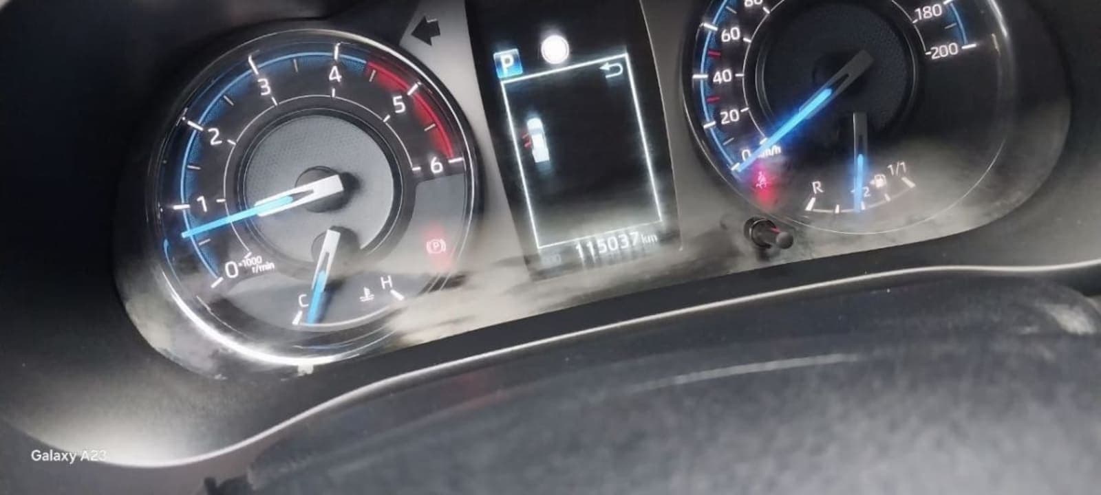2021 Toyota Hilux Invincible — photo 2