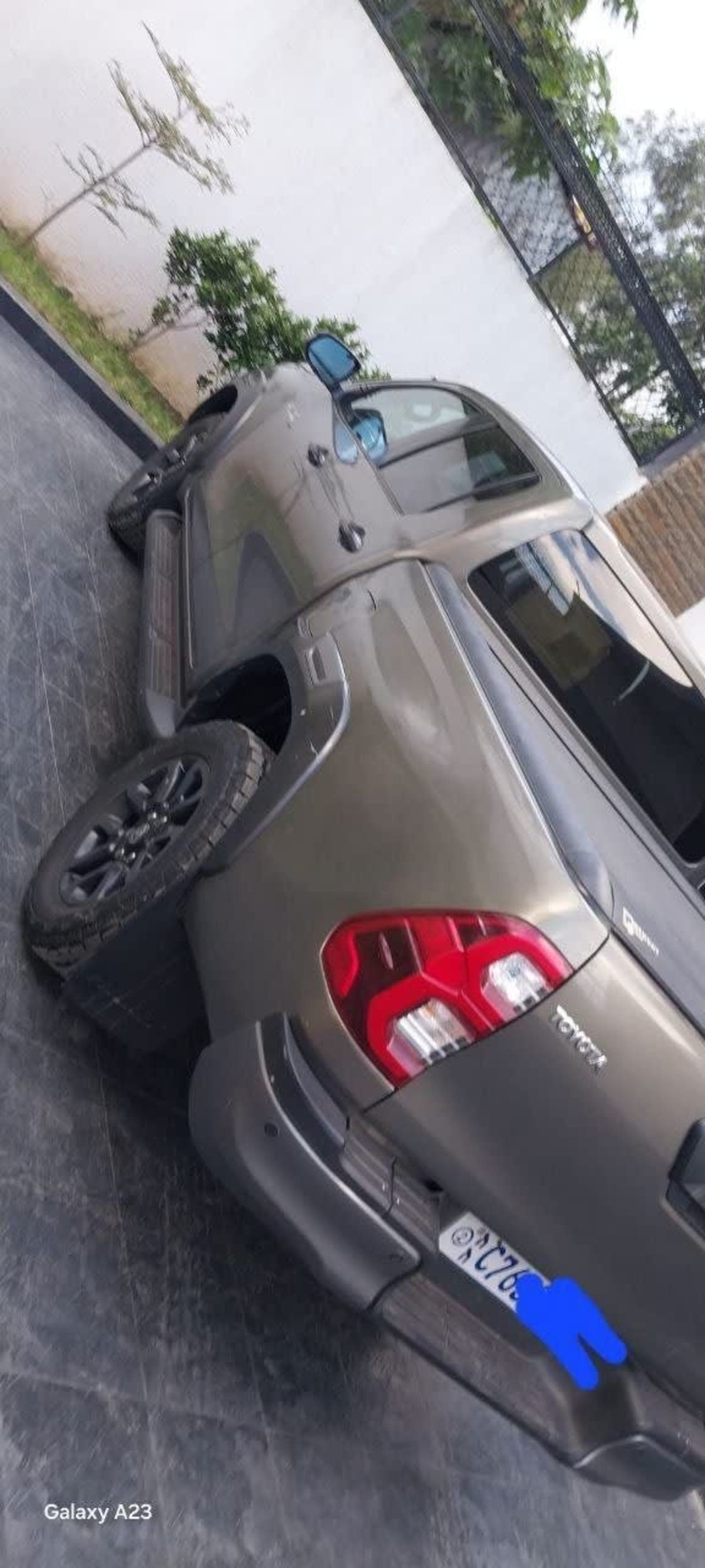 2021 Toyota Hilux Invincible — photo 4