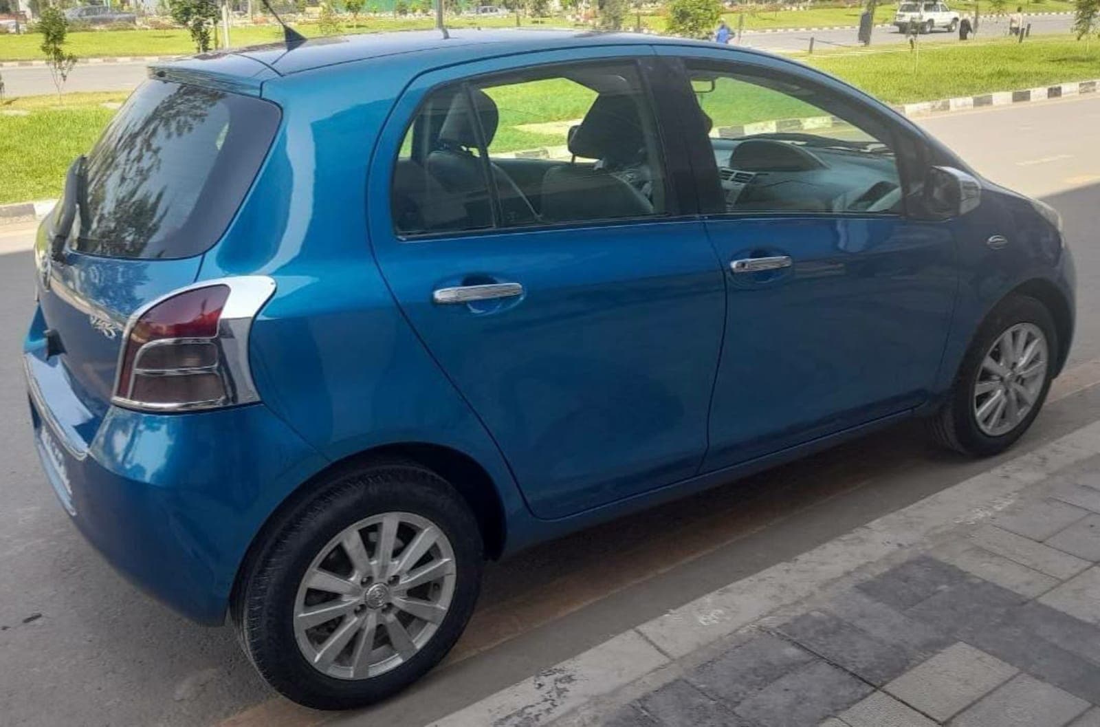 2005 Toyota Yaris Compact — photo 7