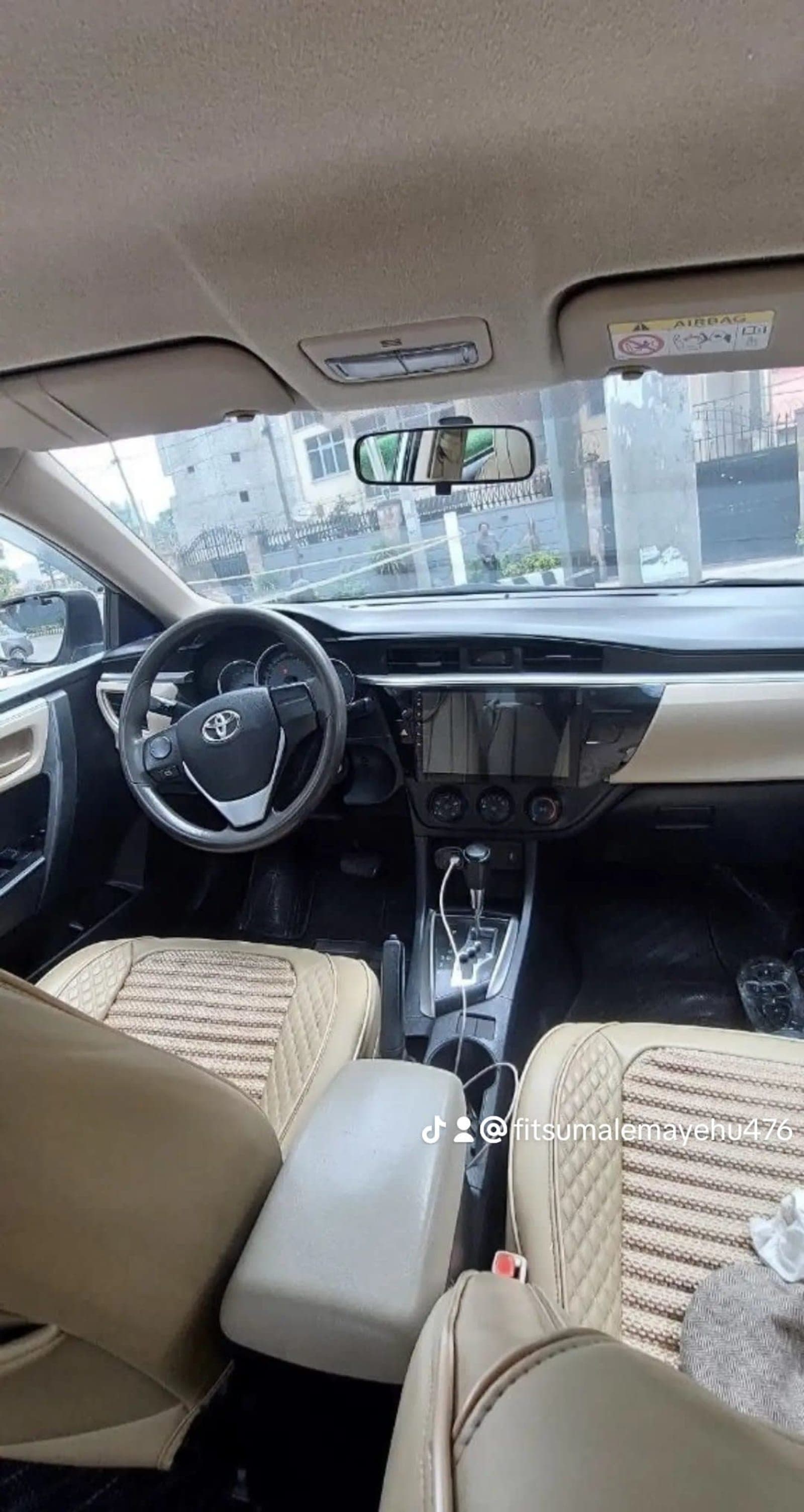 2015 Toyota Corolla — photo 2