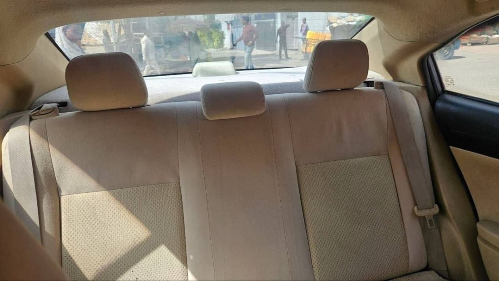 2014 Toyota Yaris Sedan — photo 5