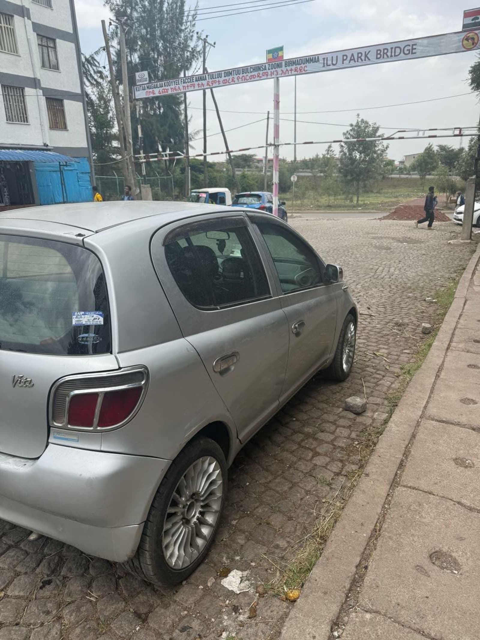 2001 Toyota Vitz — photo 6