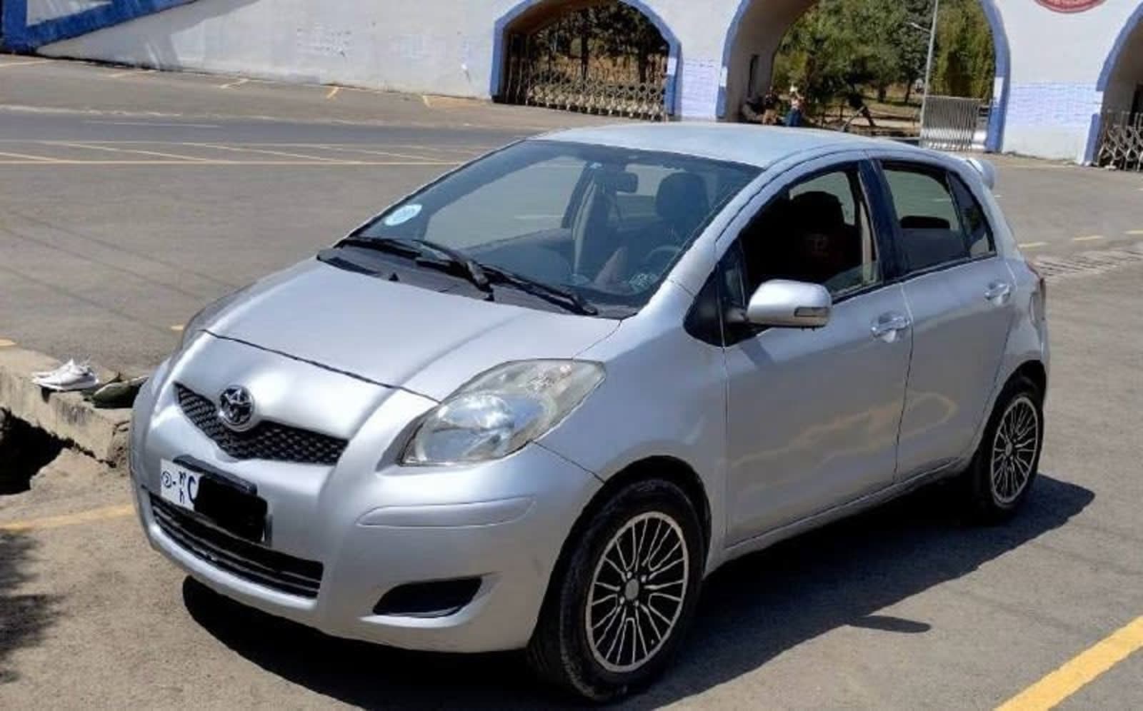 2010 Toyota Yaris — photo 2
