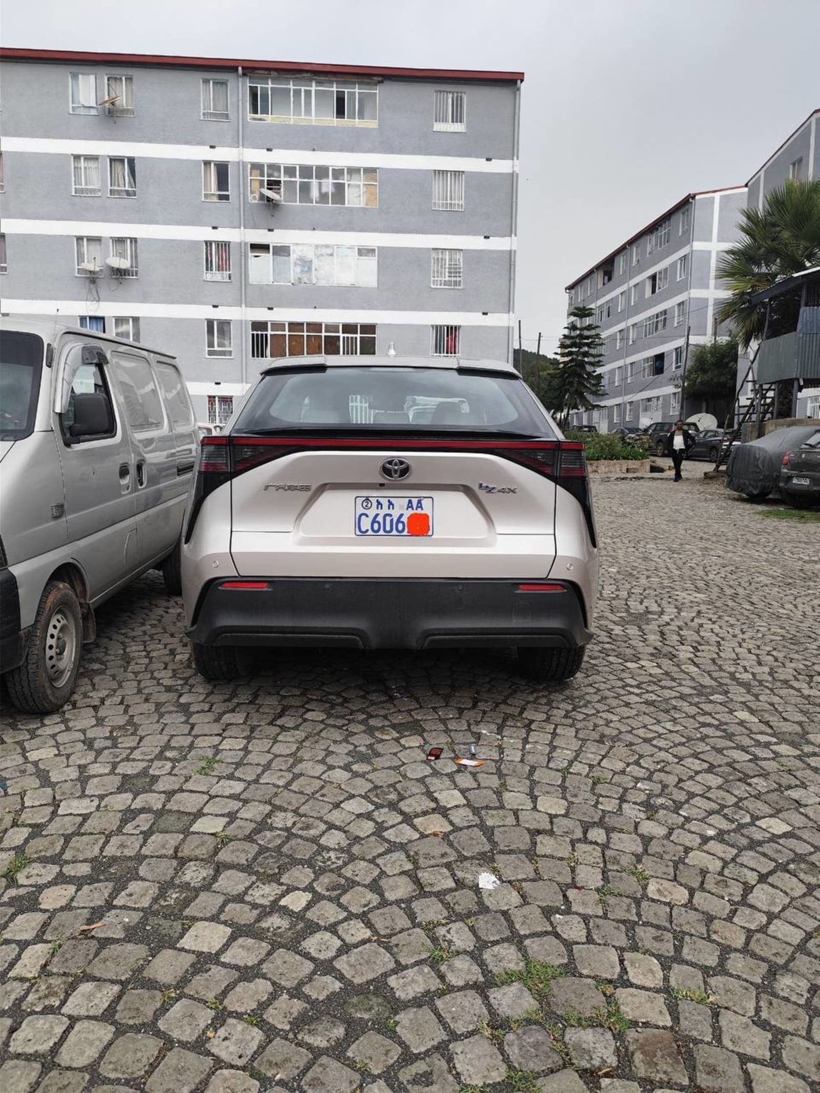 2024 Toyota Bz4x — photo 3