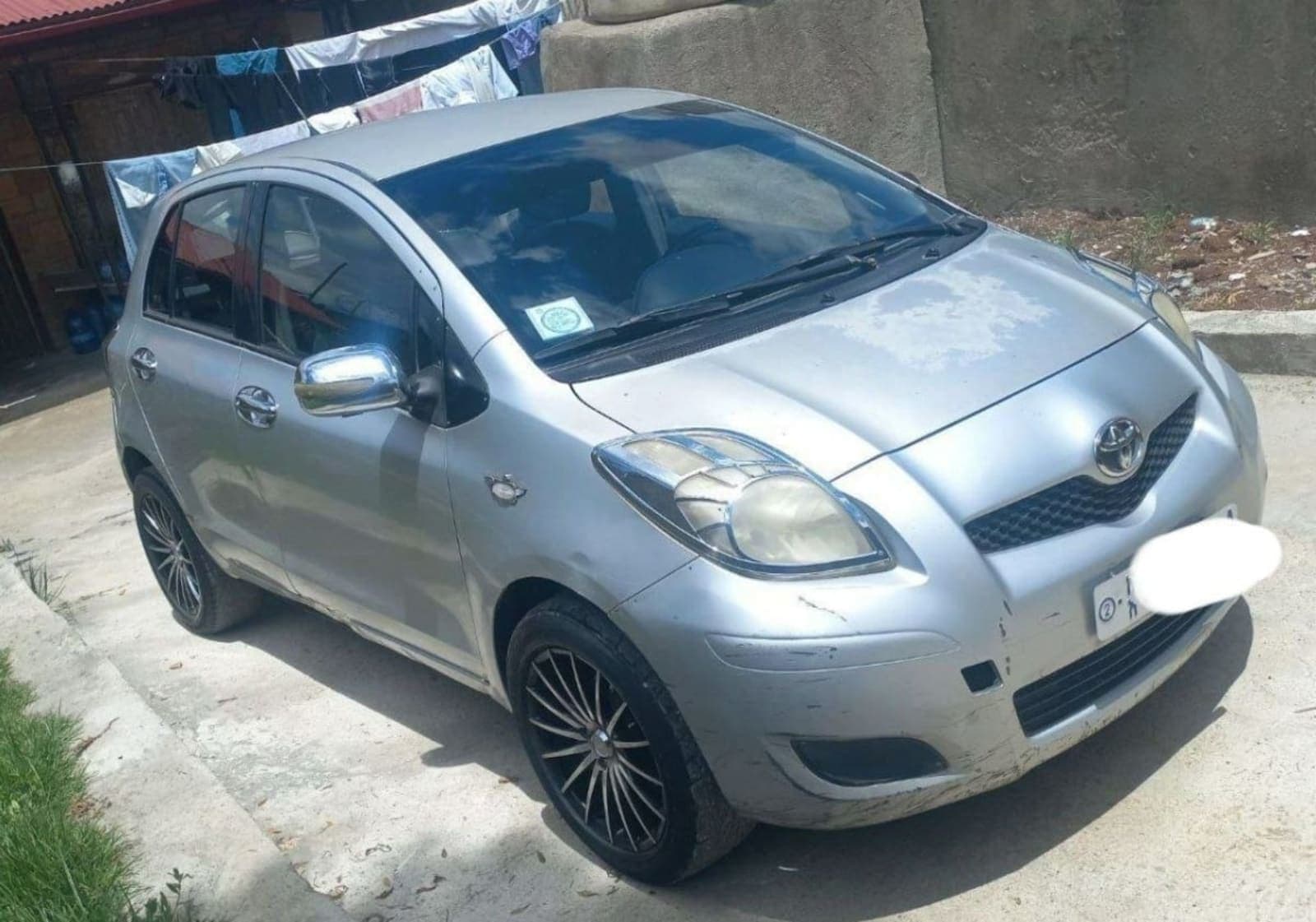 2009 Toyota Yaris Compact — photo 2