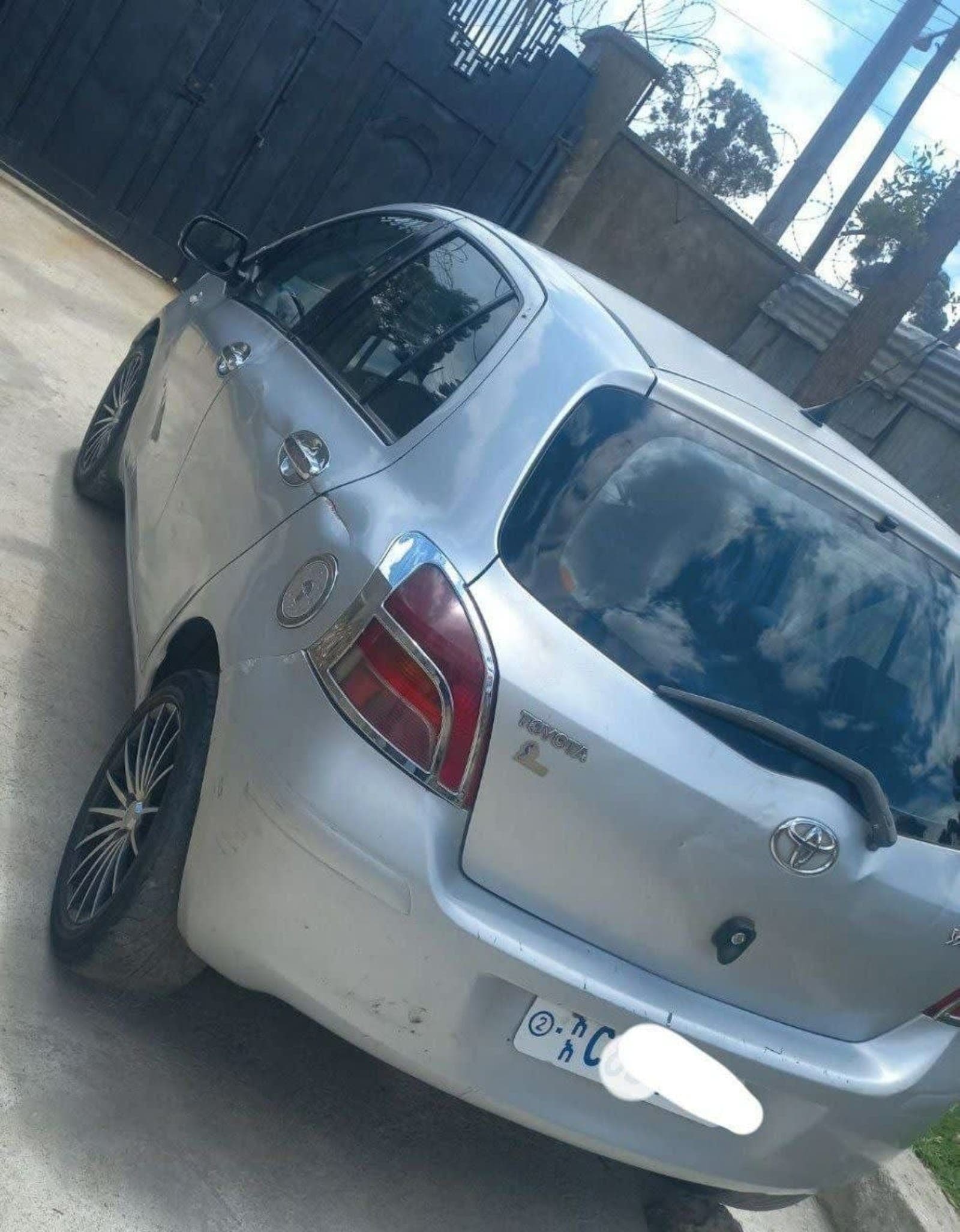 2009 Toyota Yaris Compact — photo 3