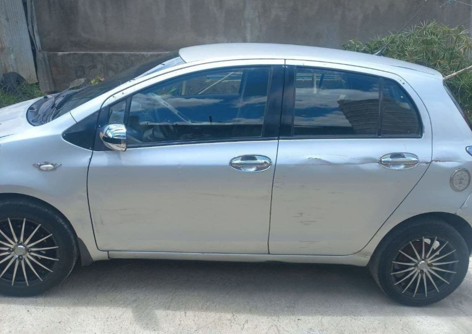2009 Toyota Yaris Compact — photo 4