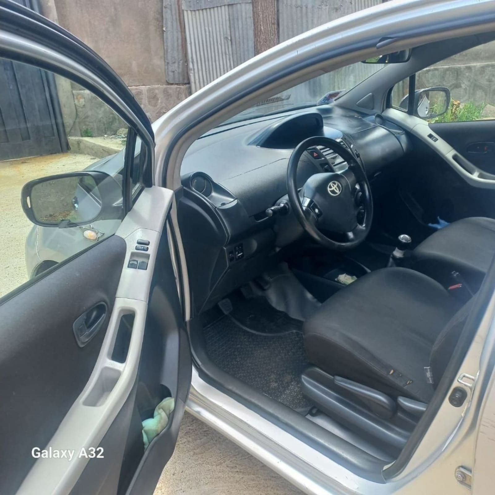 2009 Toyota Yaris Compact — photo 5