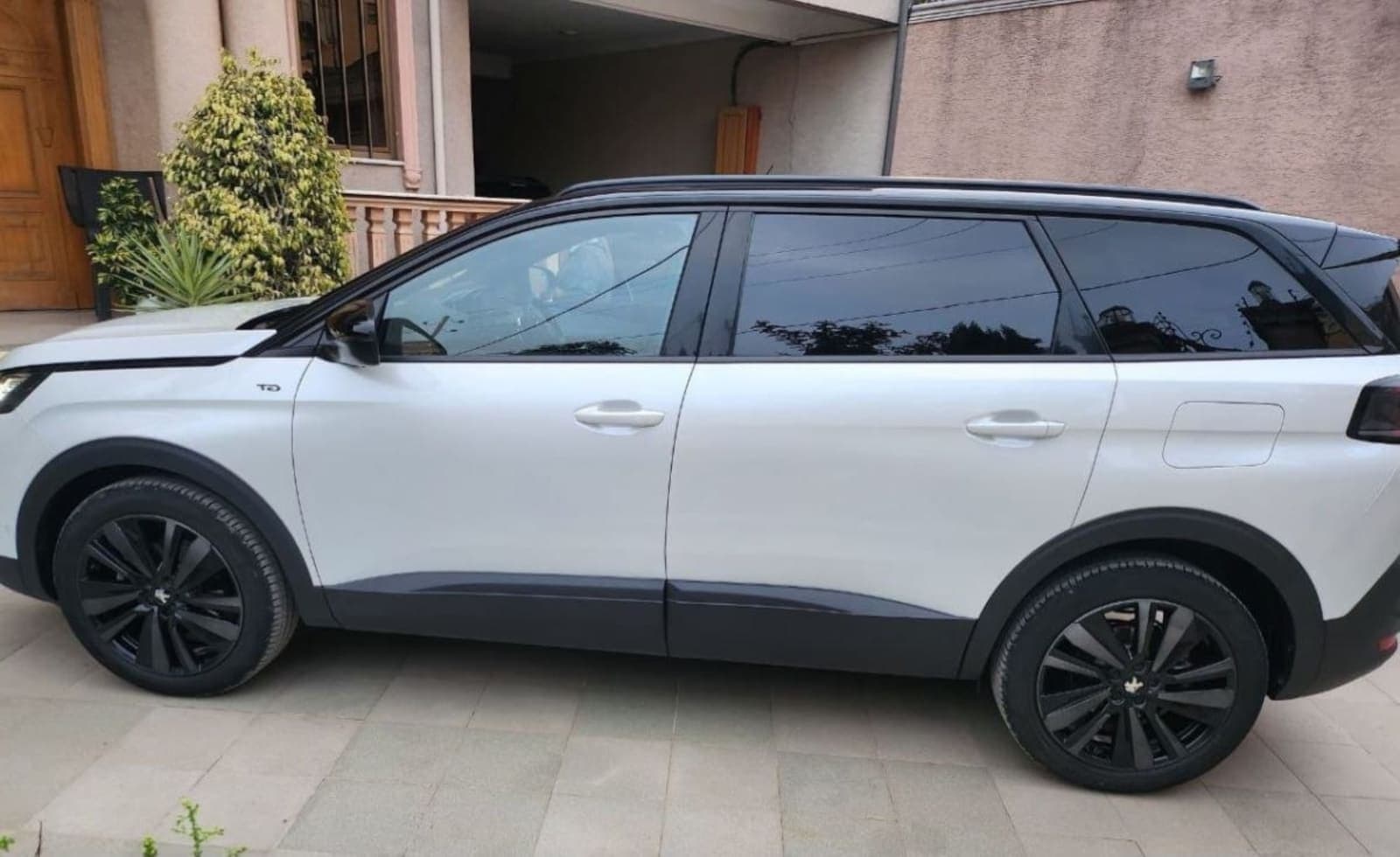2022 Peugeot 5008 GT โ photo 2