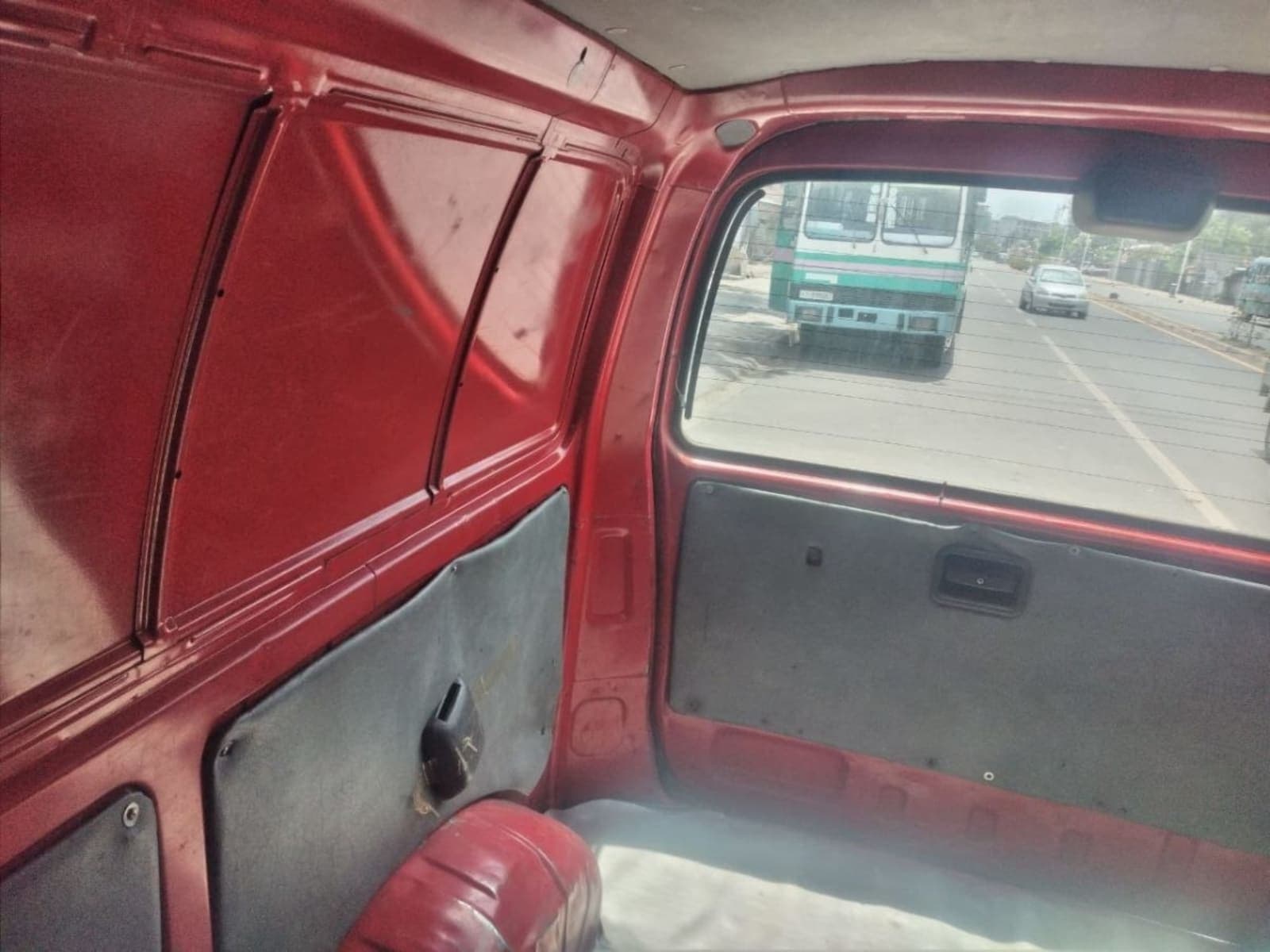 2001 TOYOTA Hiace — photo 3