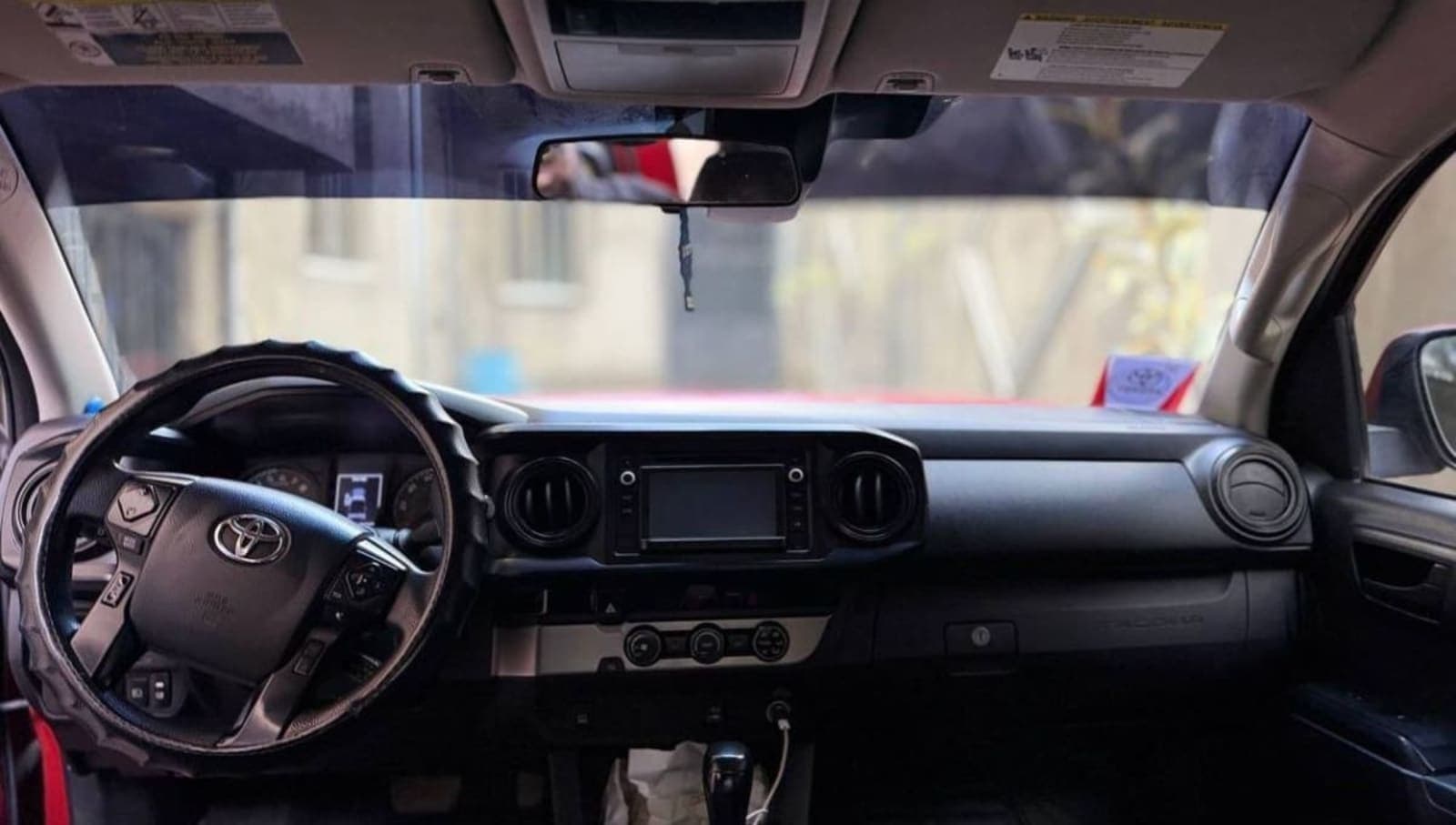 2018 Toyota Tacoma — photo 2