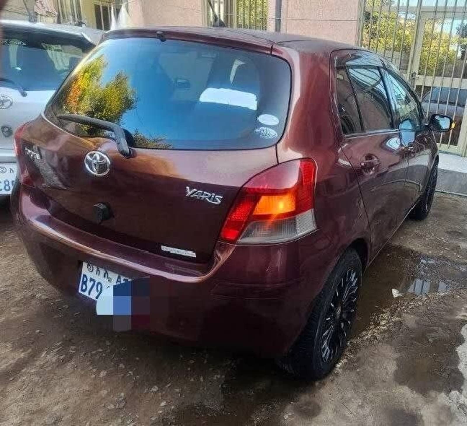 2010 Toyota Yaris Compact — photo 3