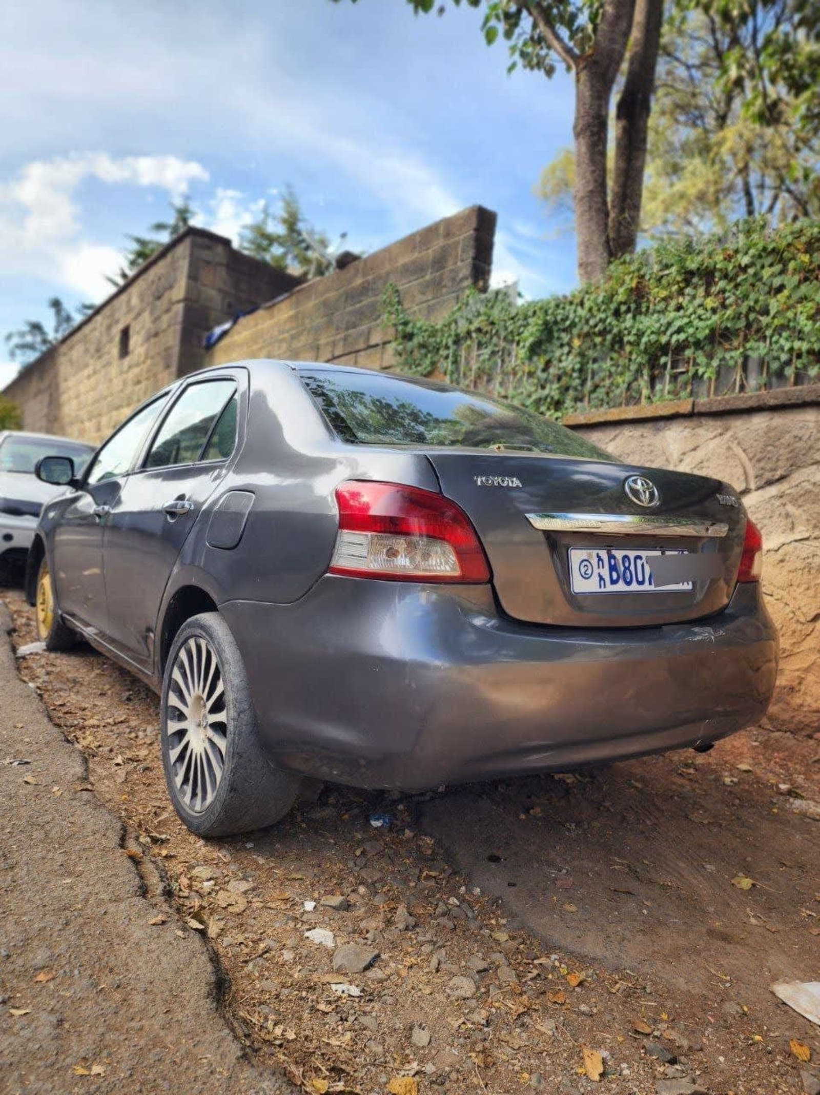 2007 Toyota Yaris Belta — photo 2