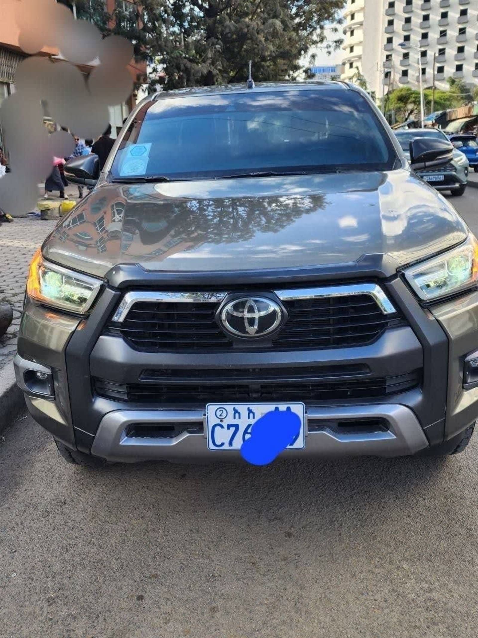 2021 Toyota Hilux invisible double cup