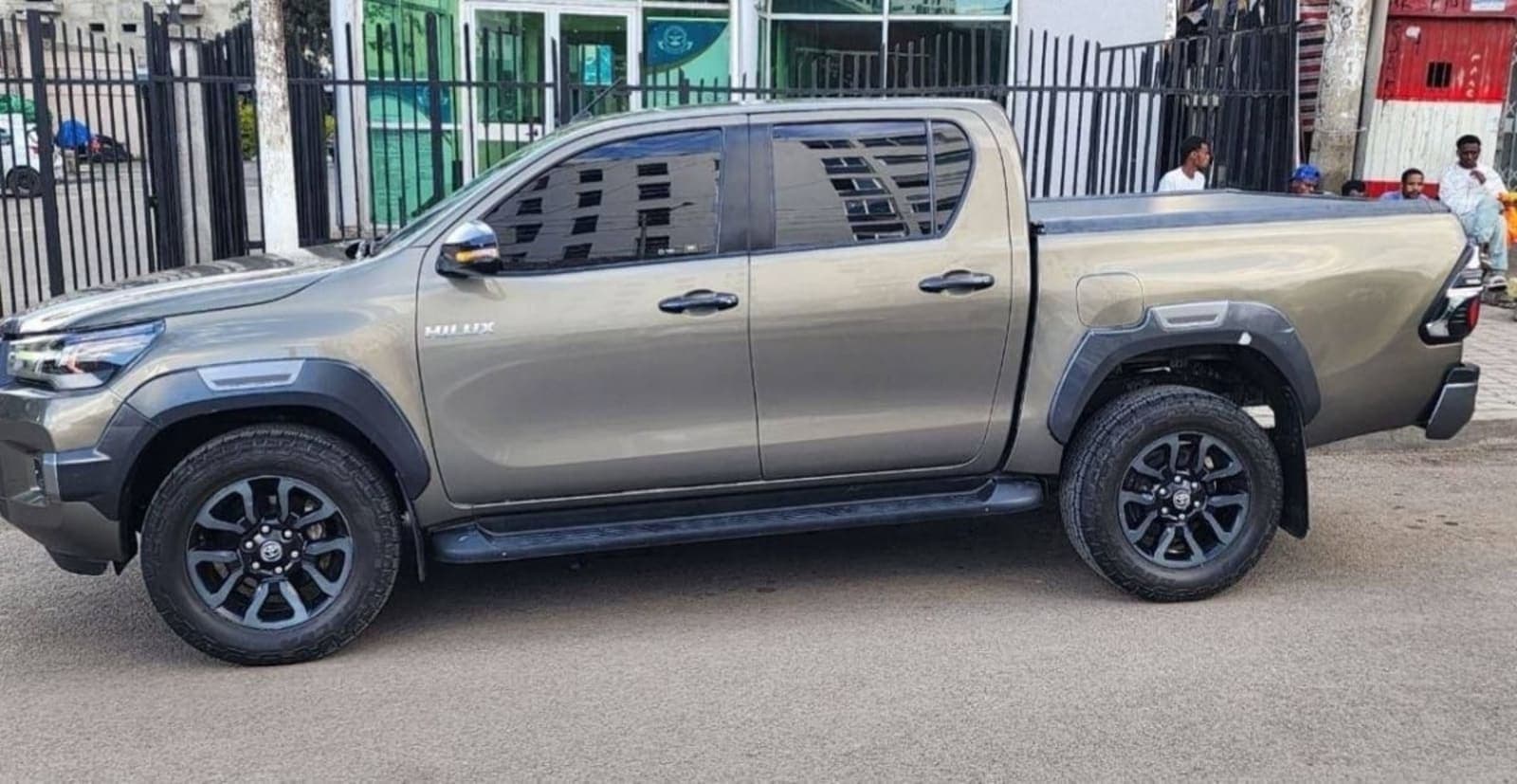 2021 Toyota Hilux invisible double cup — photo 4