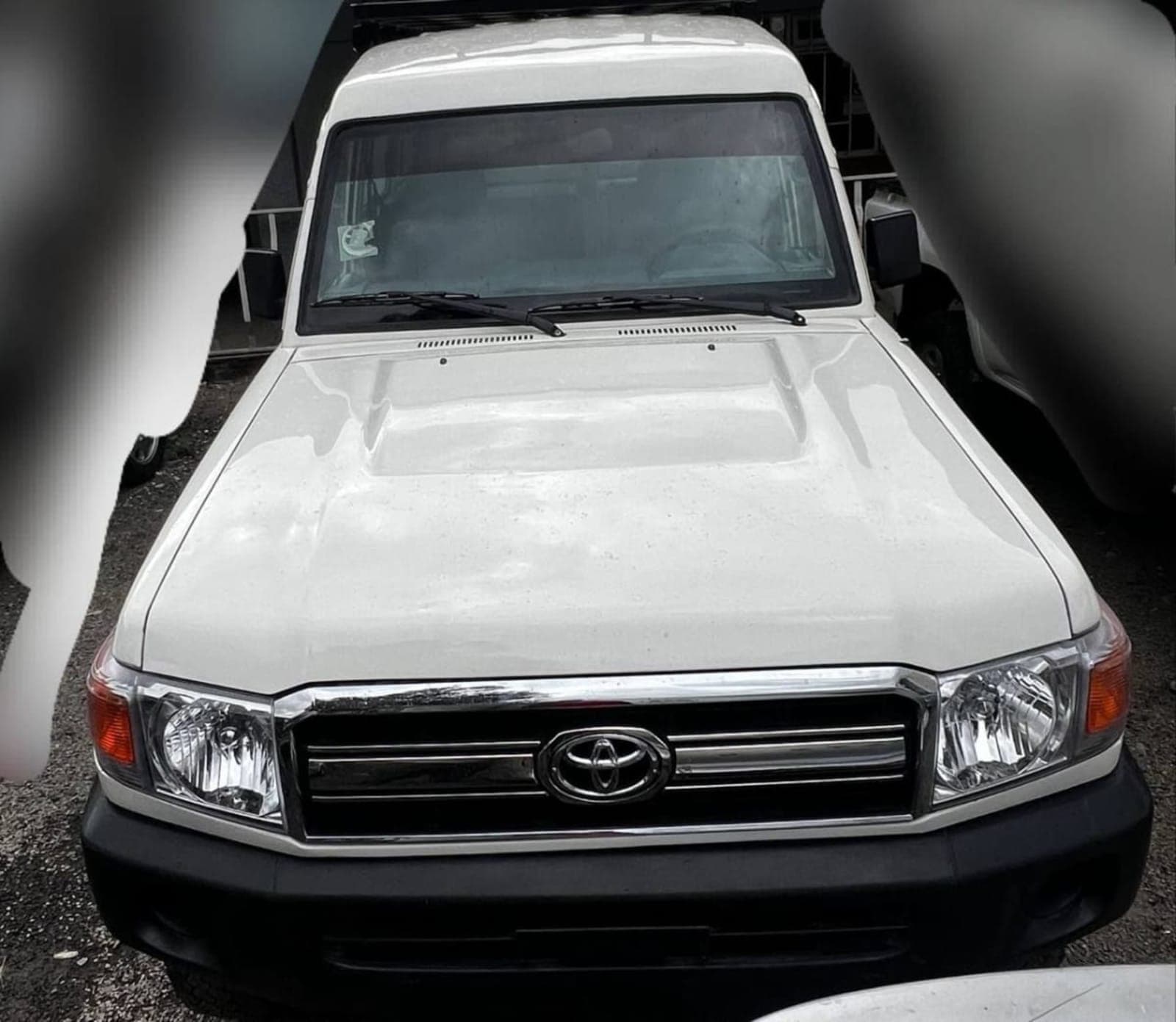 2010 Toyota Land Cruiser — photo 3