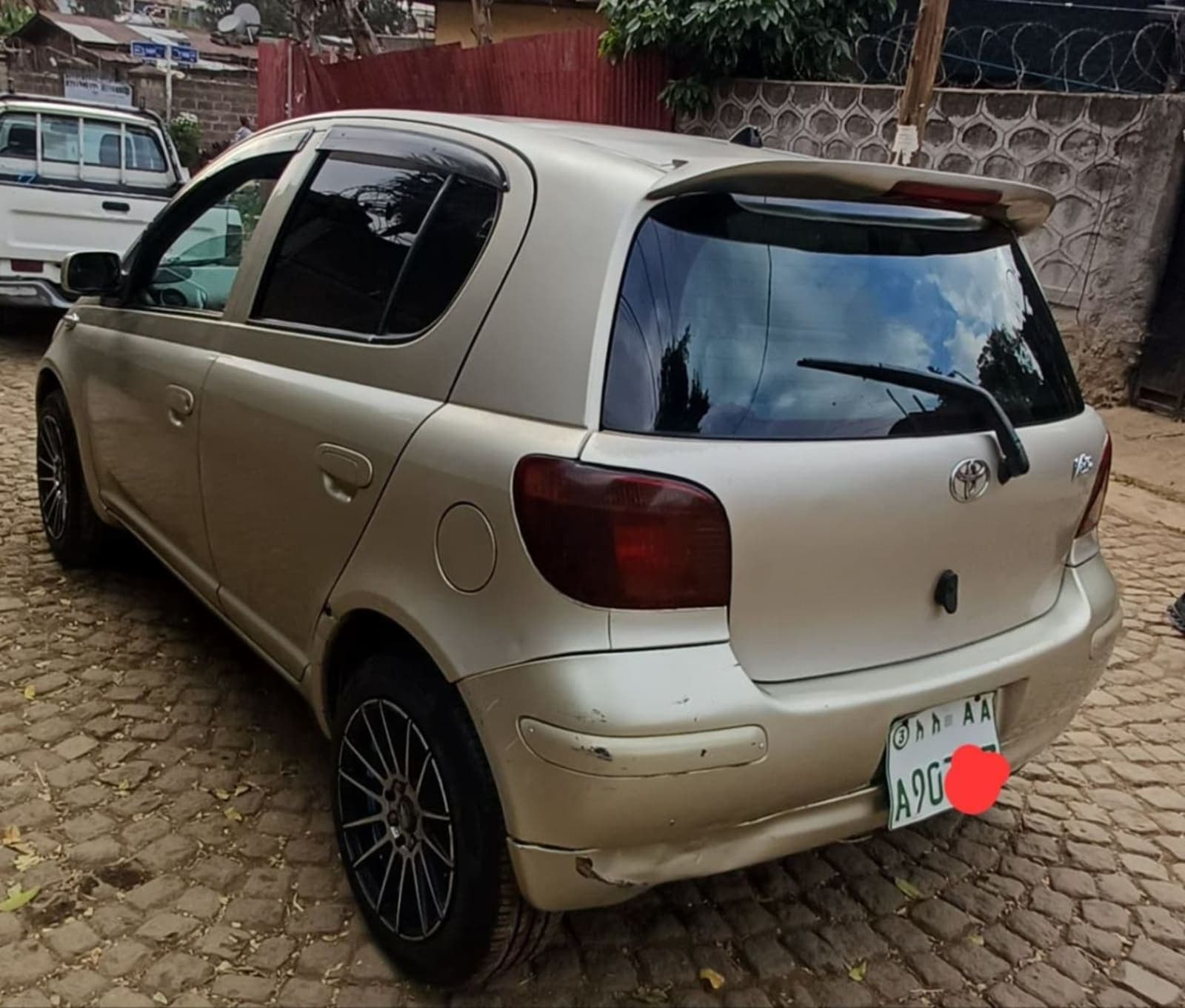 2004 Toyota Vitz — photo 6