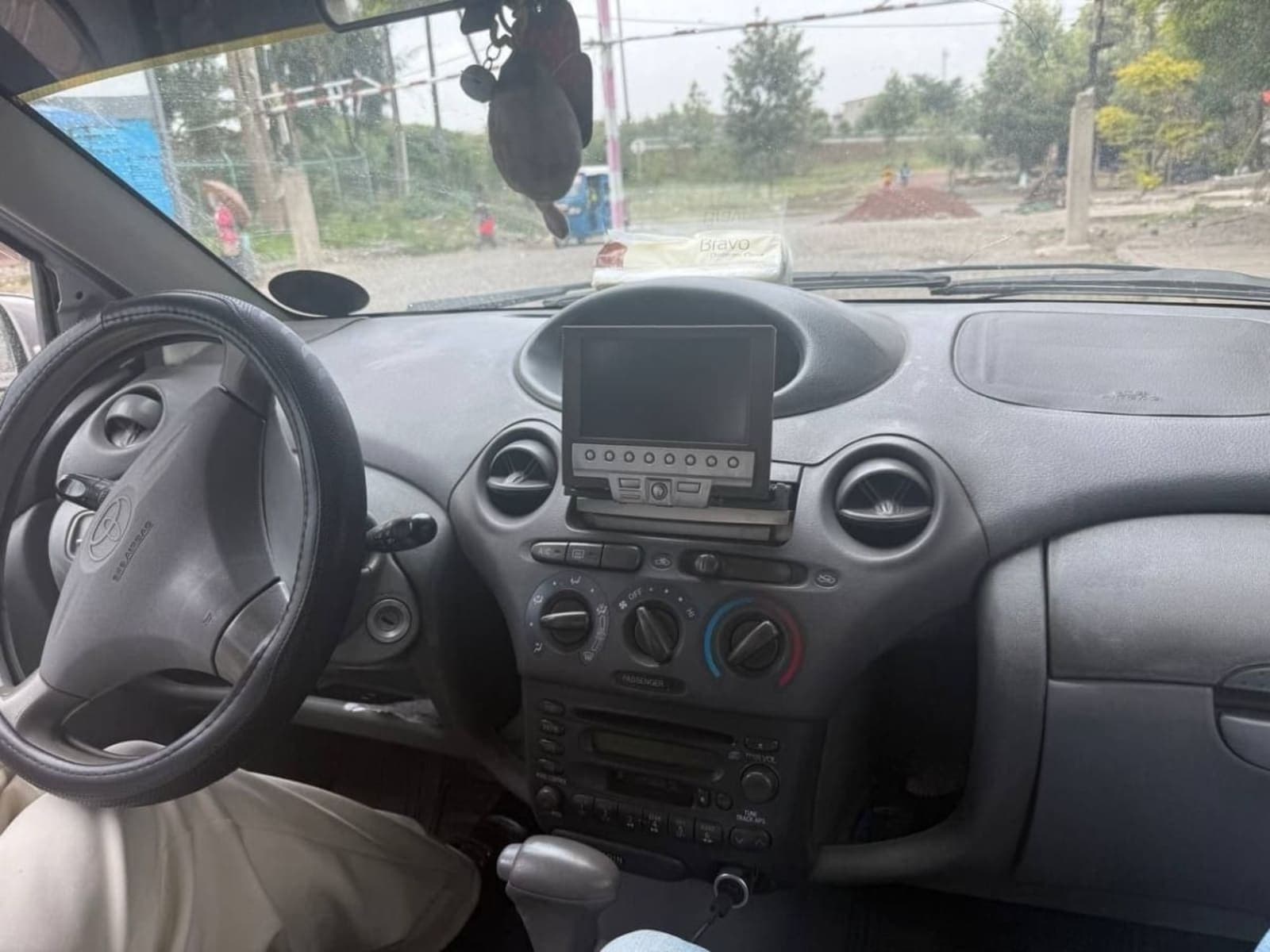 2001 Toyota Vitz
