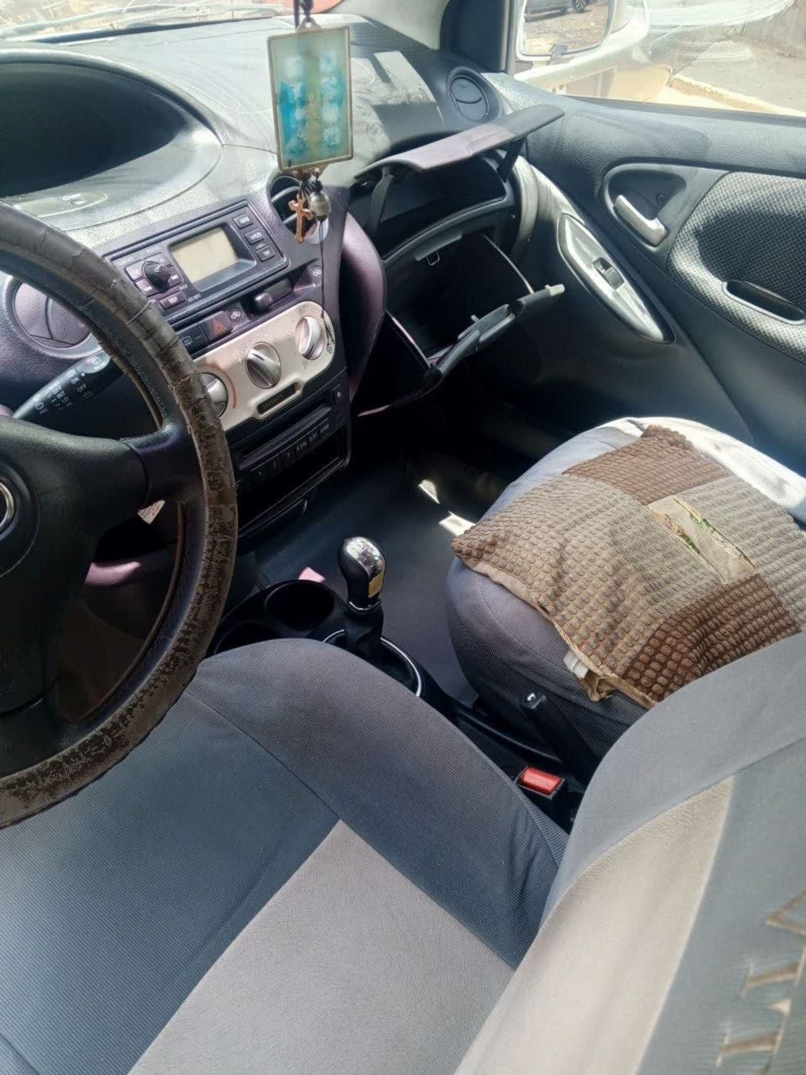 2003 Toyota Vitz Yaris — photo 4