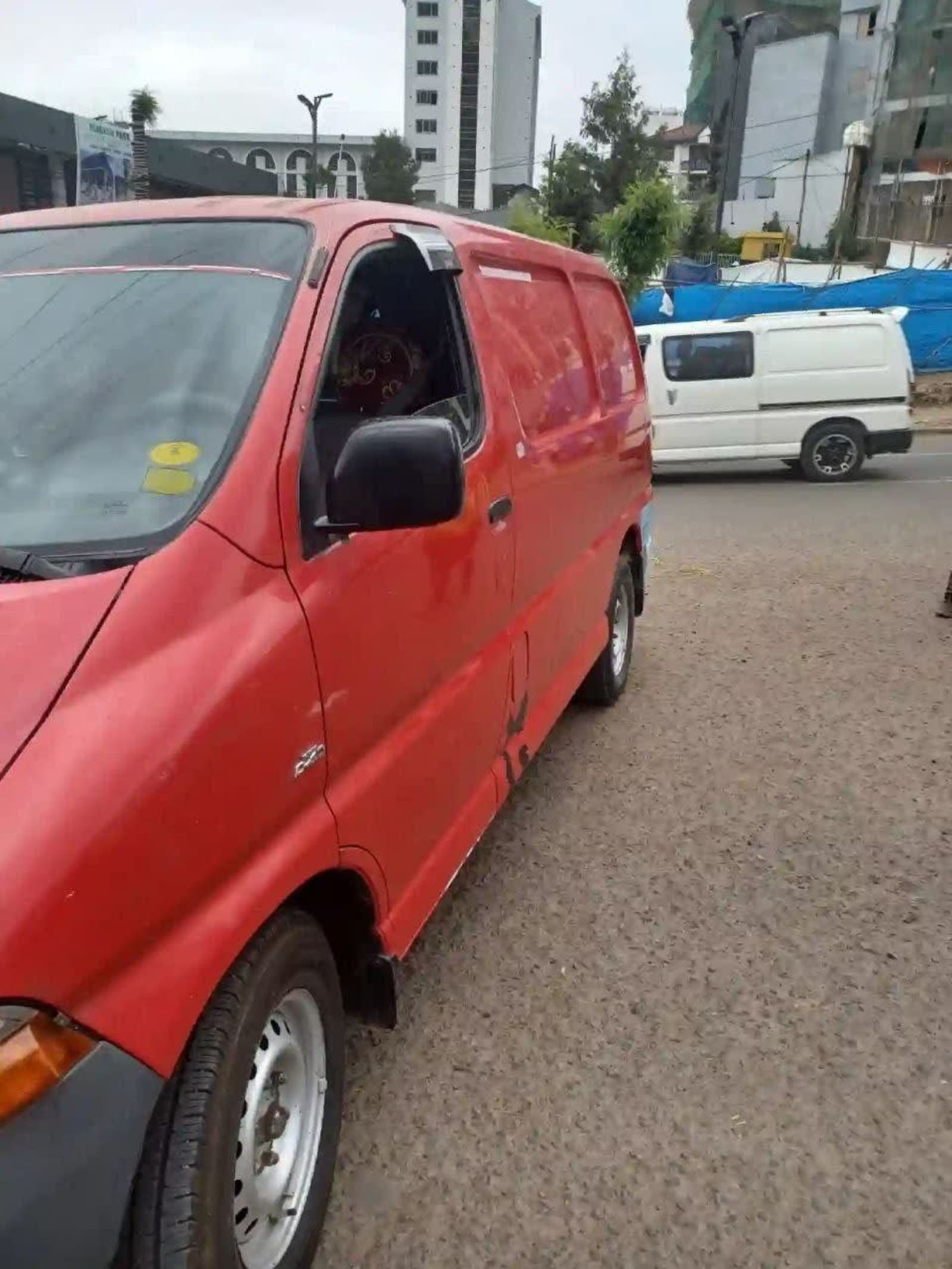 2006 Dolphin van — photo 2